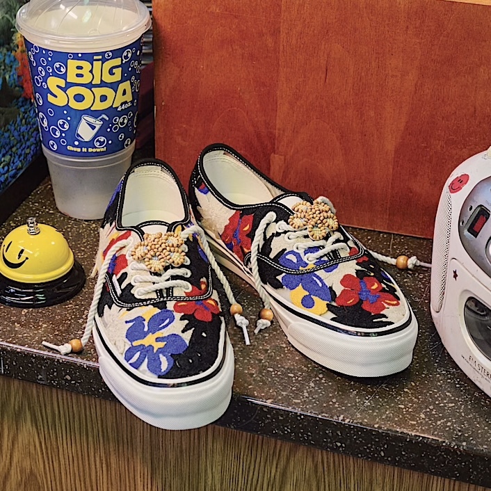 VANS PREMIUM AUTHENTIC 44 手工花卉刺繡 木珠 滑板鞋 低筒 鮮豔 色彩 VN000Y0S448