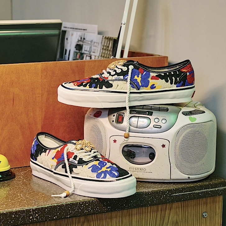 VANS PREMIUM AUTHENTIC 44 手工花卉刺繡 木珠 滑板鞋 低筒 鮮豔 色彩 VN000Y0S448