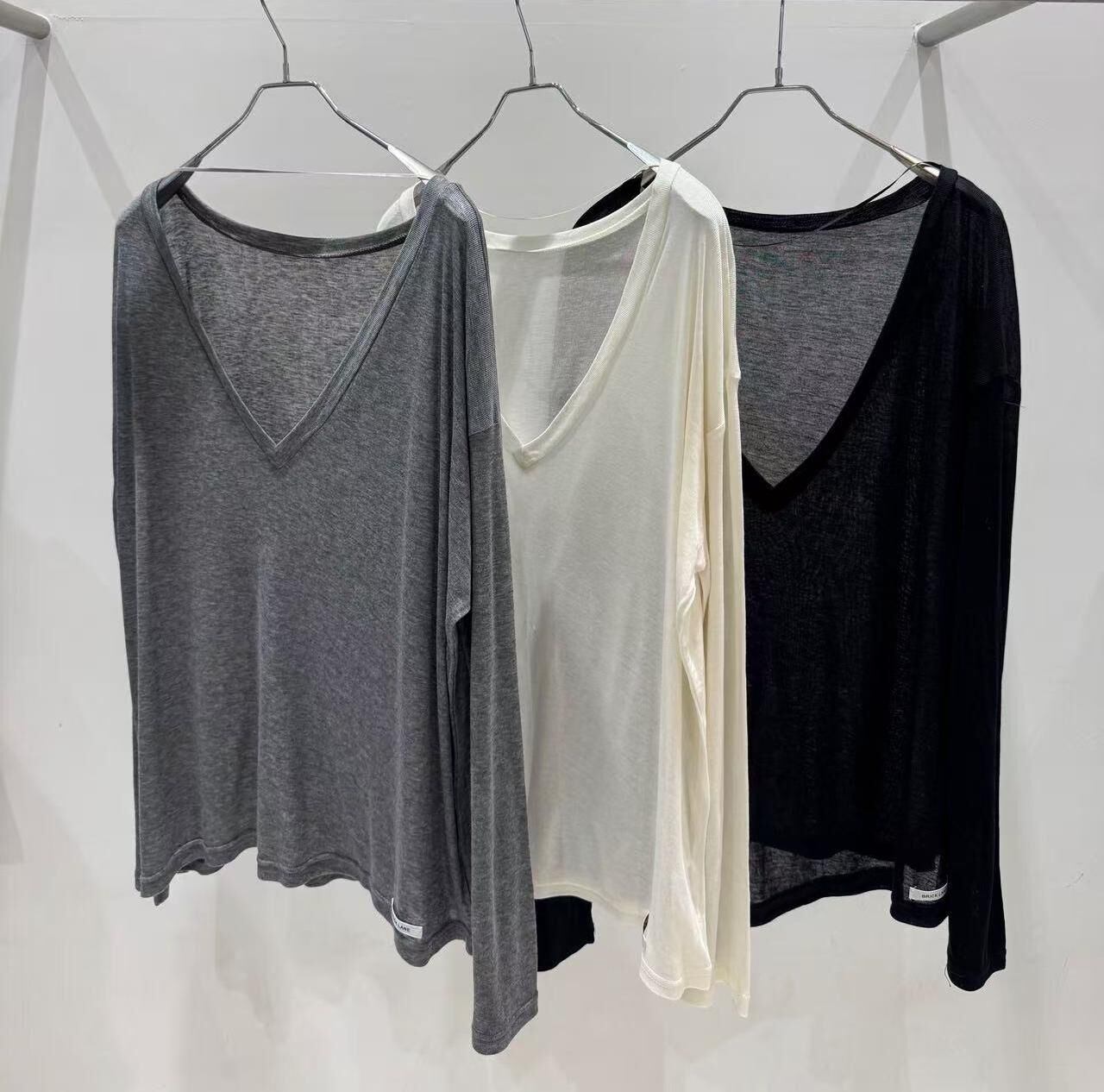 BL6026 大V領疊穿透膚上衣