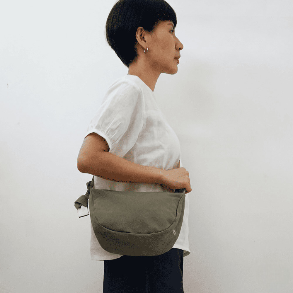 盈月  斜背帆布包 軍綠