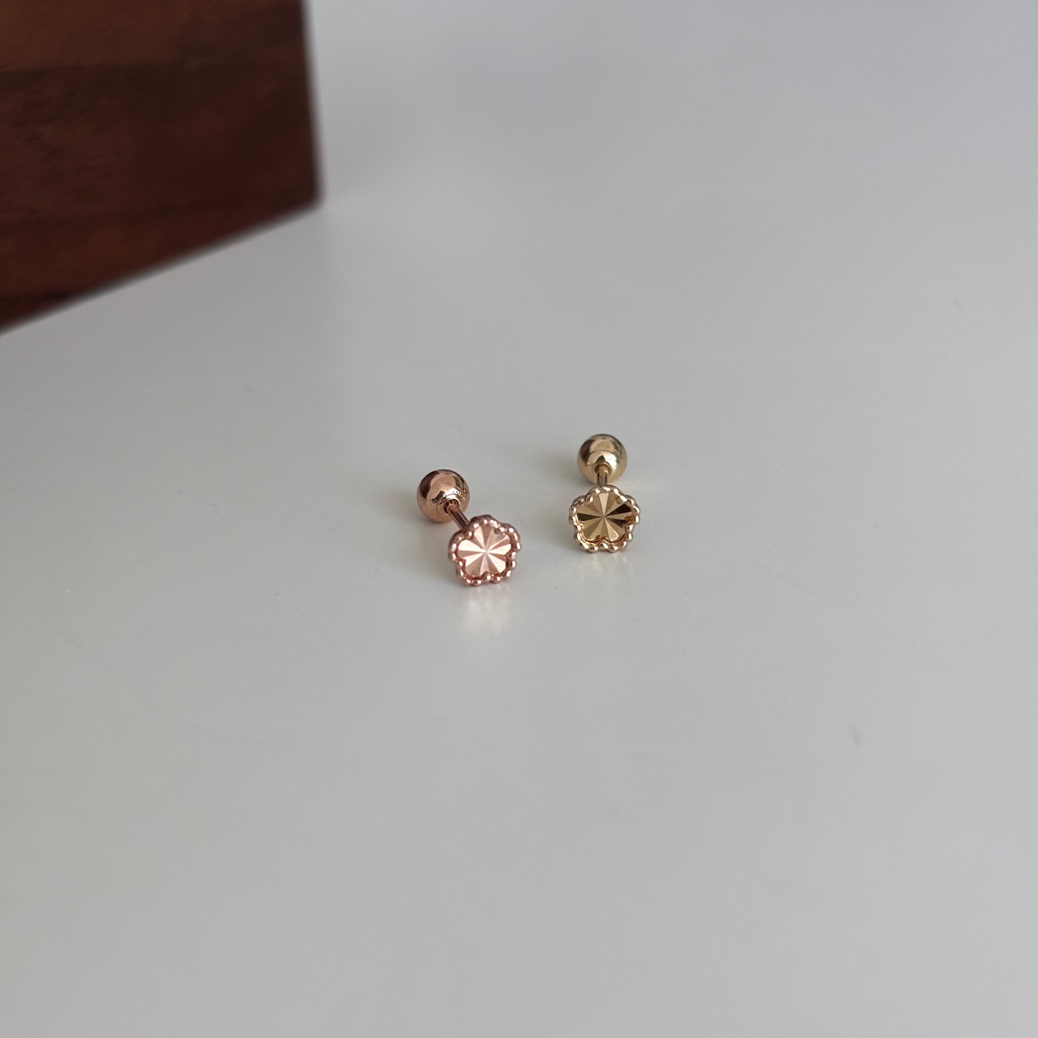 【韓國連線】14K 滾邊閃閃小花轉珠耳環