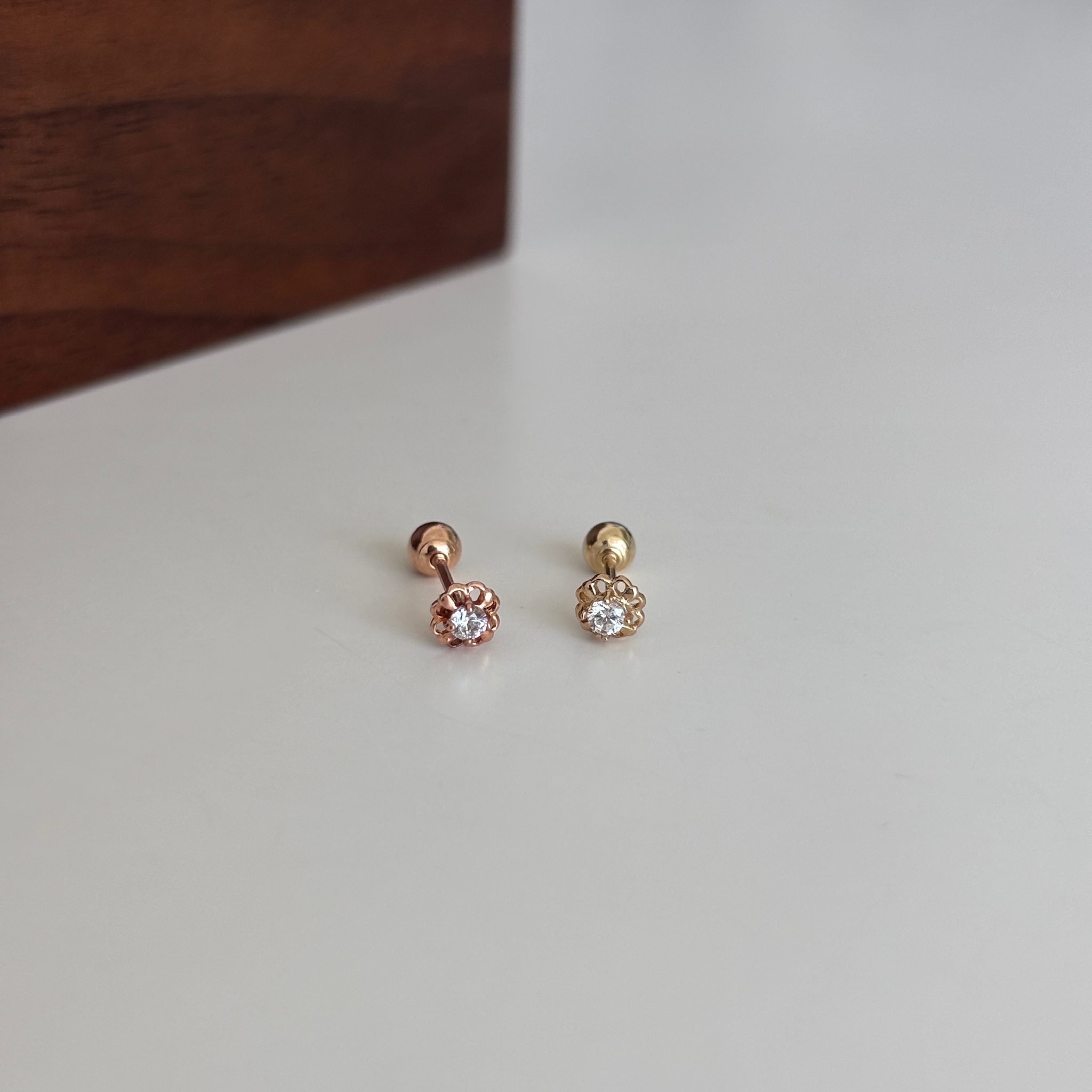 【韓國連線】14K 蕾絲花花鋯石轉珠耳環