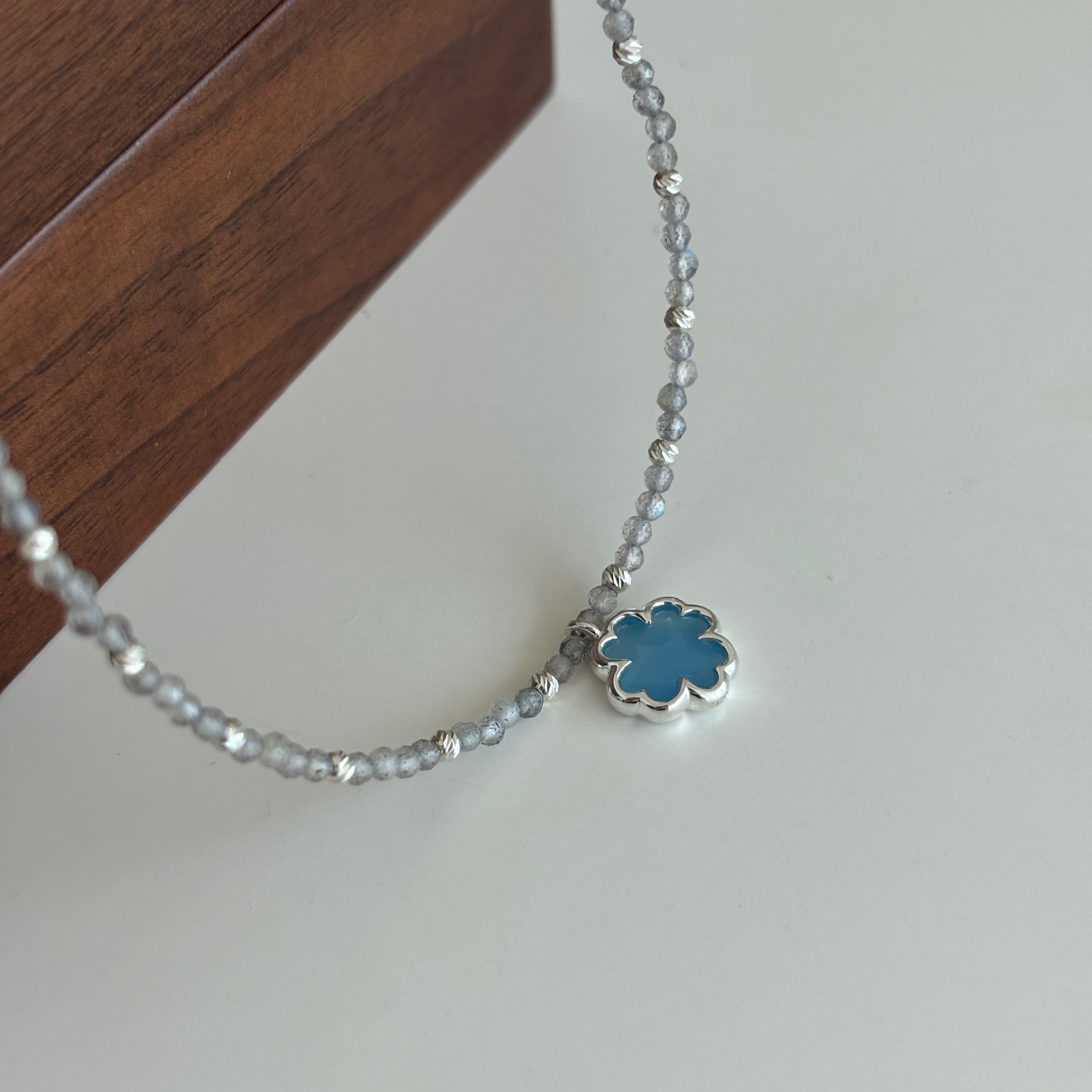 【韓國連線】幸運草海藍拉長cutting ball手工項鍊