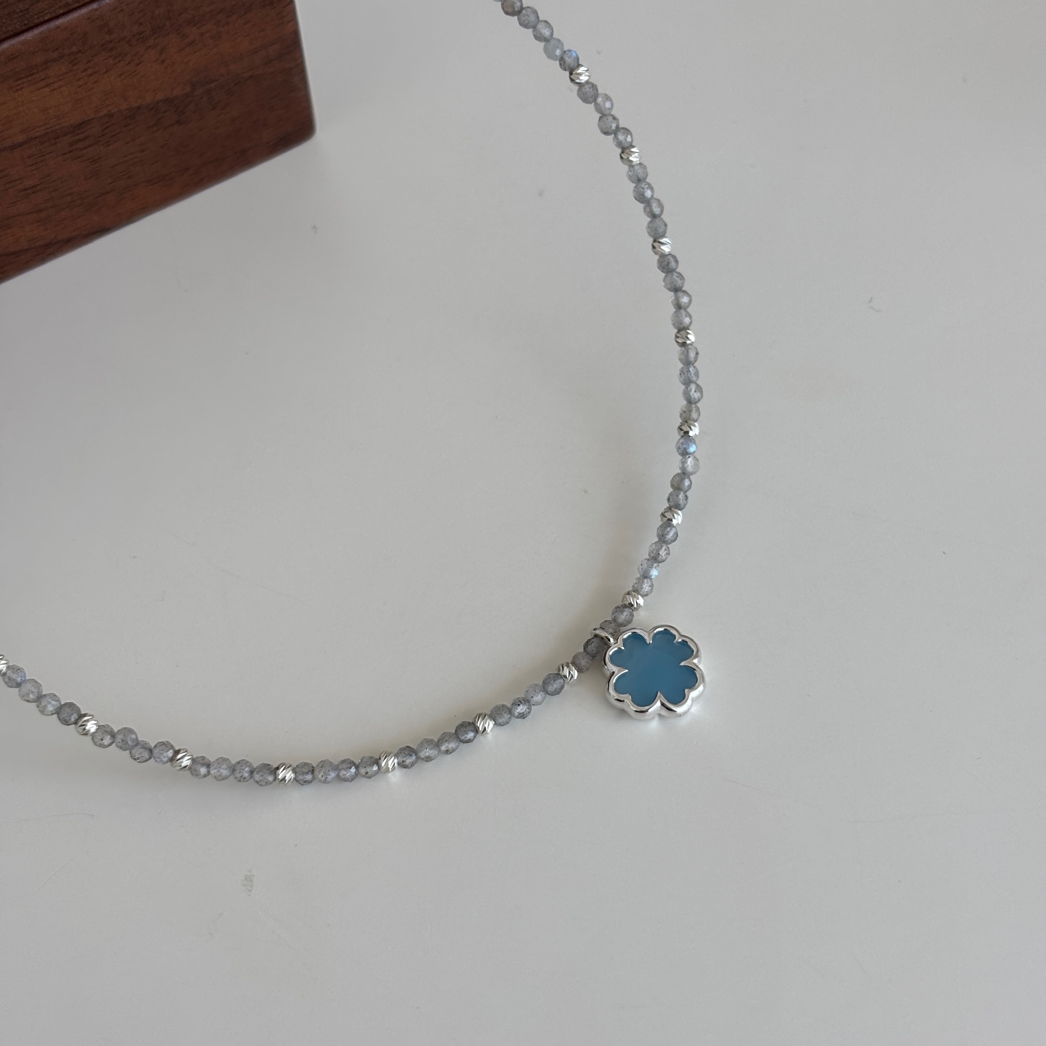 【韓國連線】幸運草海藍拉長cutting ball手工項鍊