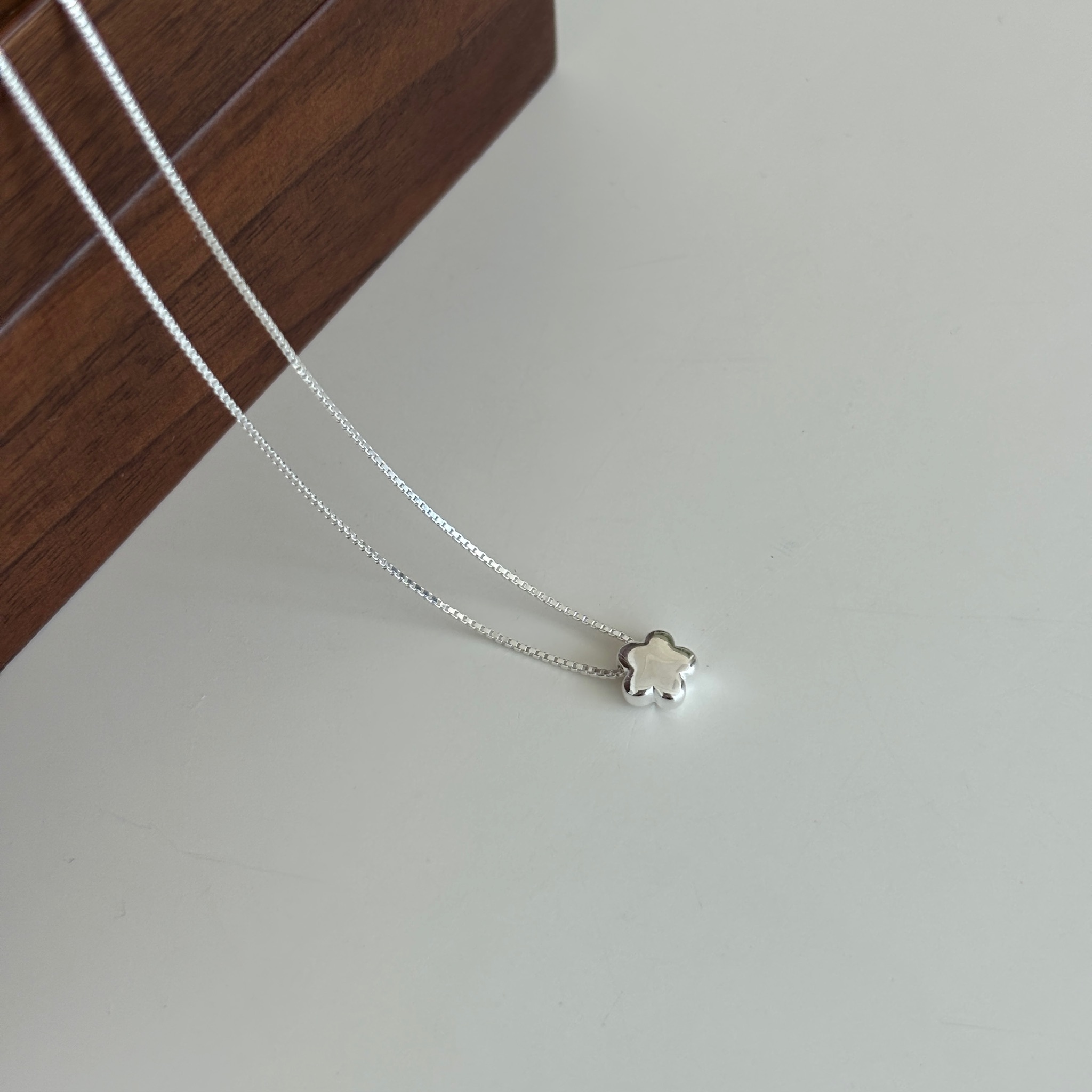 【韓國連線】簡約花花盒子鎖骨鍊