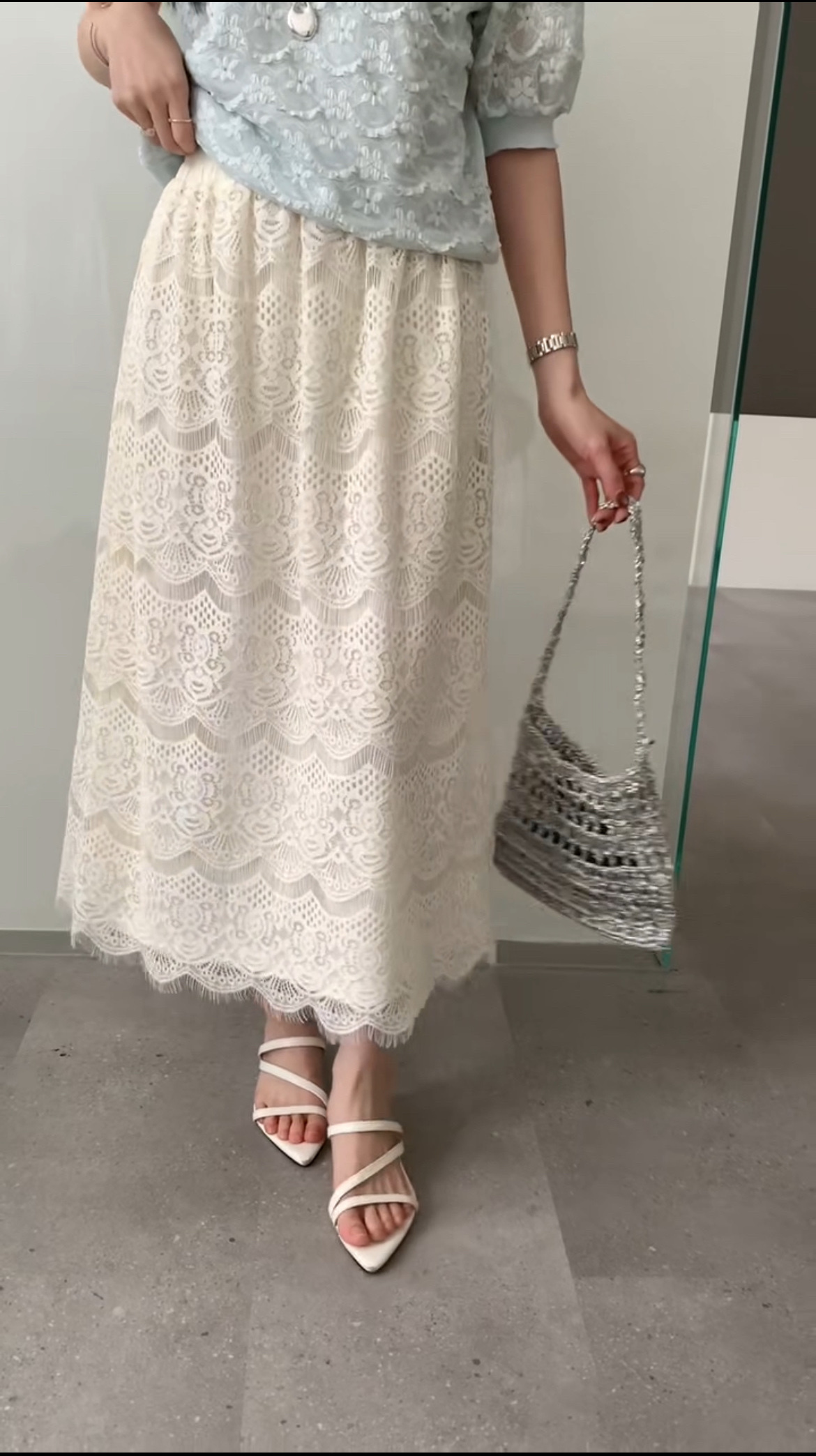柔軟LACE橡根腰中長裙