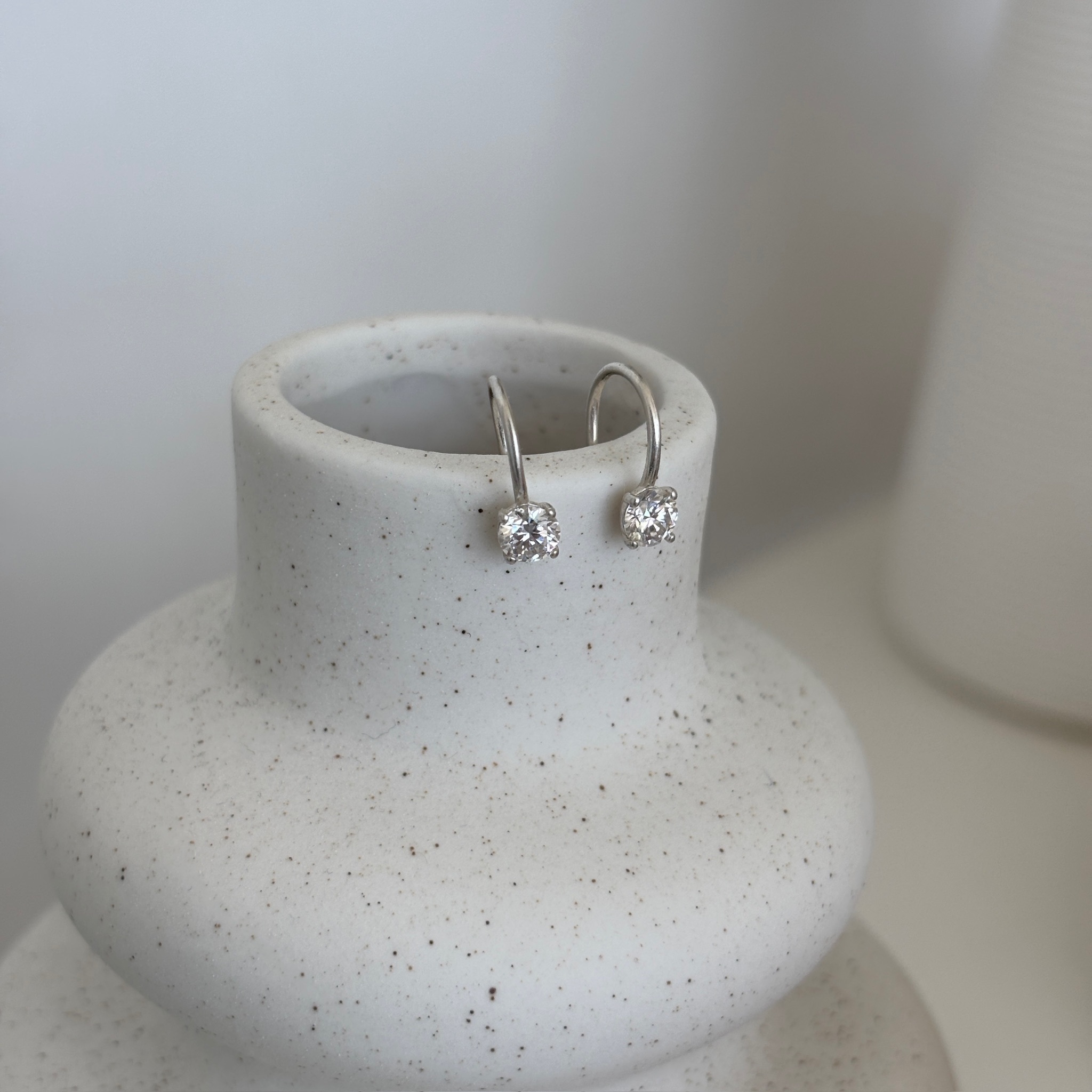 【韓國連線】簡約四爪10分莫桑鑽耳勾