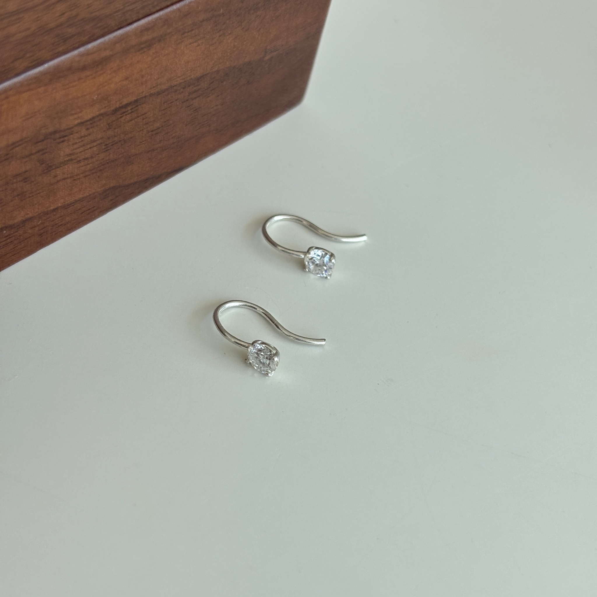 【韓國連線】簡約四爪10分莫桑鑽耳勾