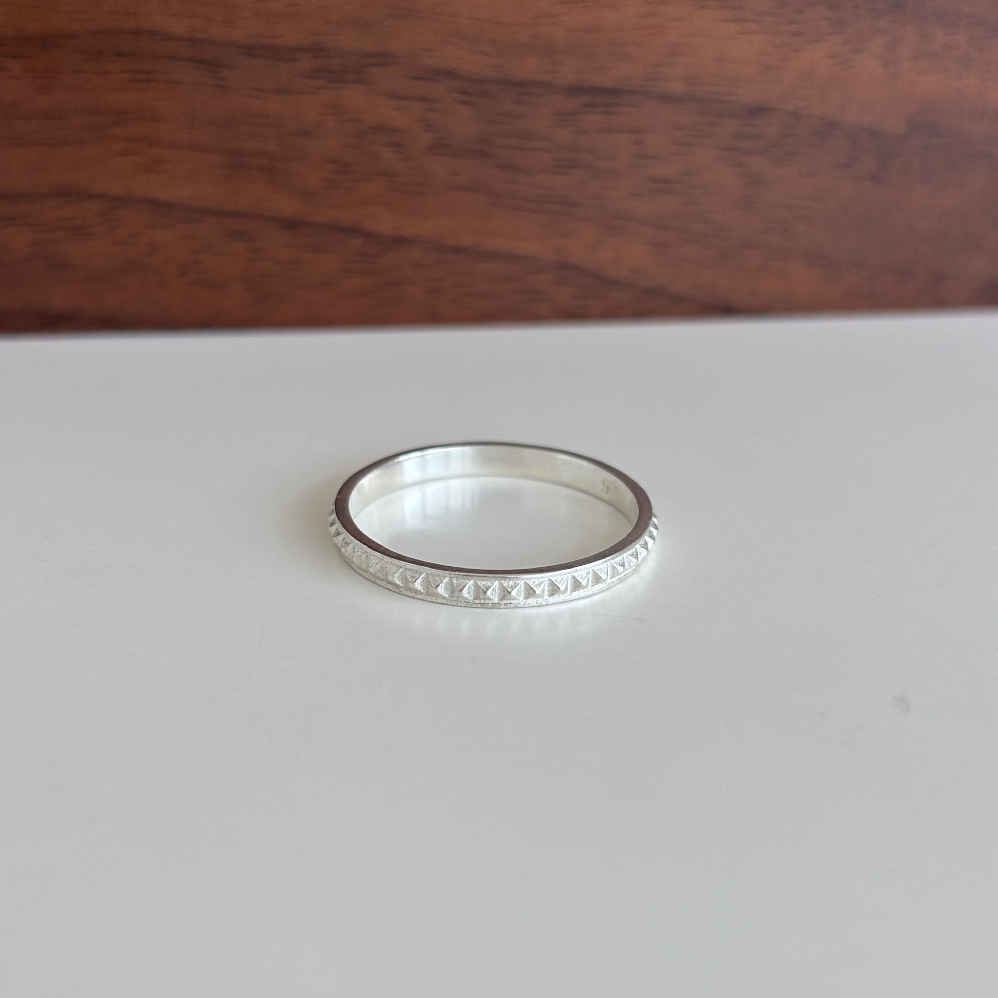 【韓國連線】霧感整圈卯釘戒指