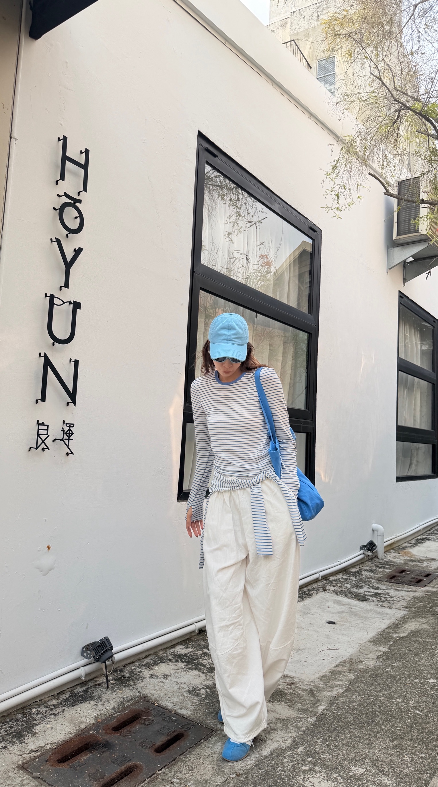 天藍細軟針織條紋薄長袖