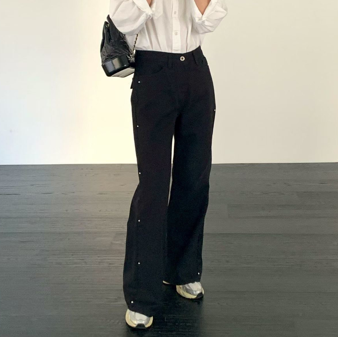 獨特感側釘釦造型小喇叭牛仔褲-S-L / 2色