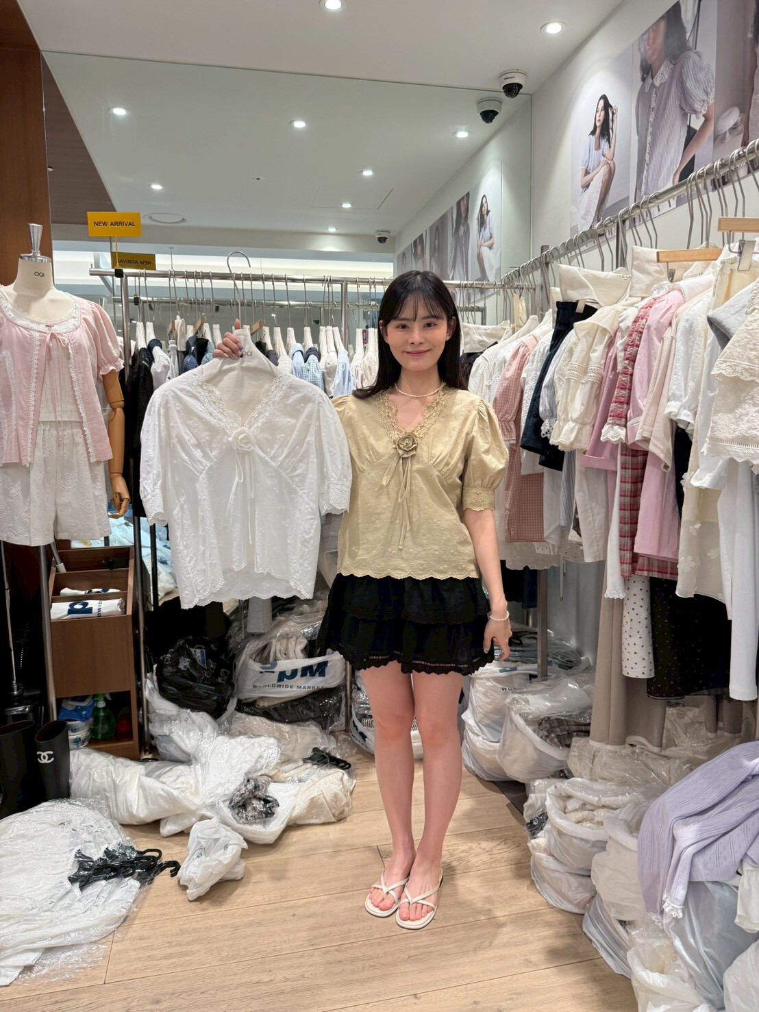 OG6011 溫柔立體花花V領上衣