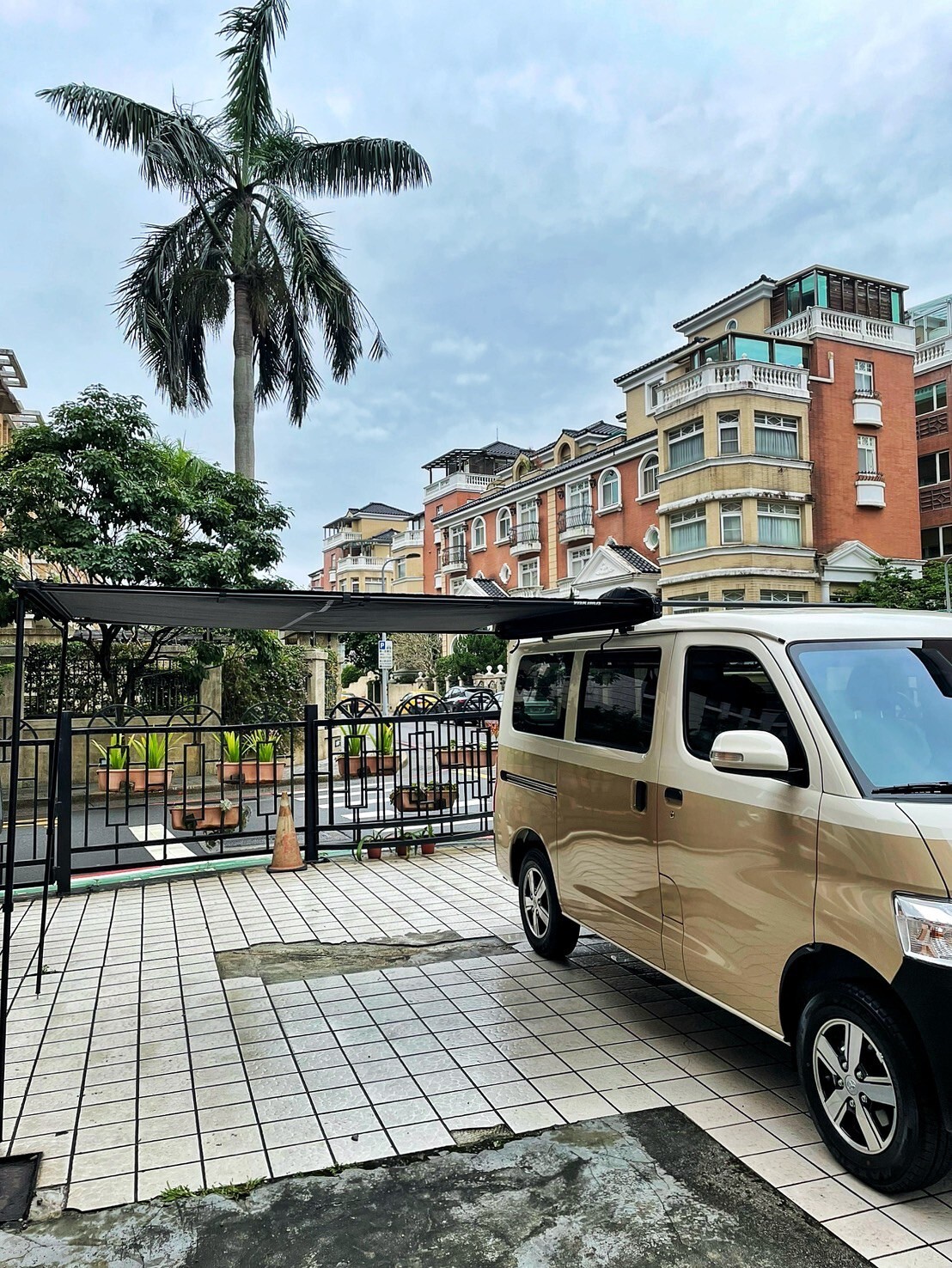 車邊帳- yakima OverNOut S( 2 x 2.5)- ( Toyota TOWNACE )