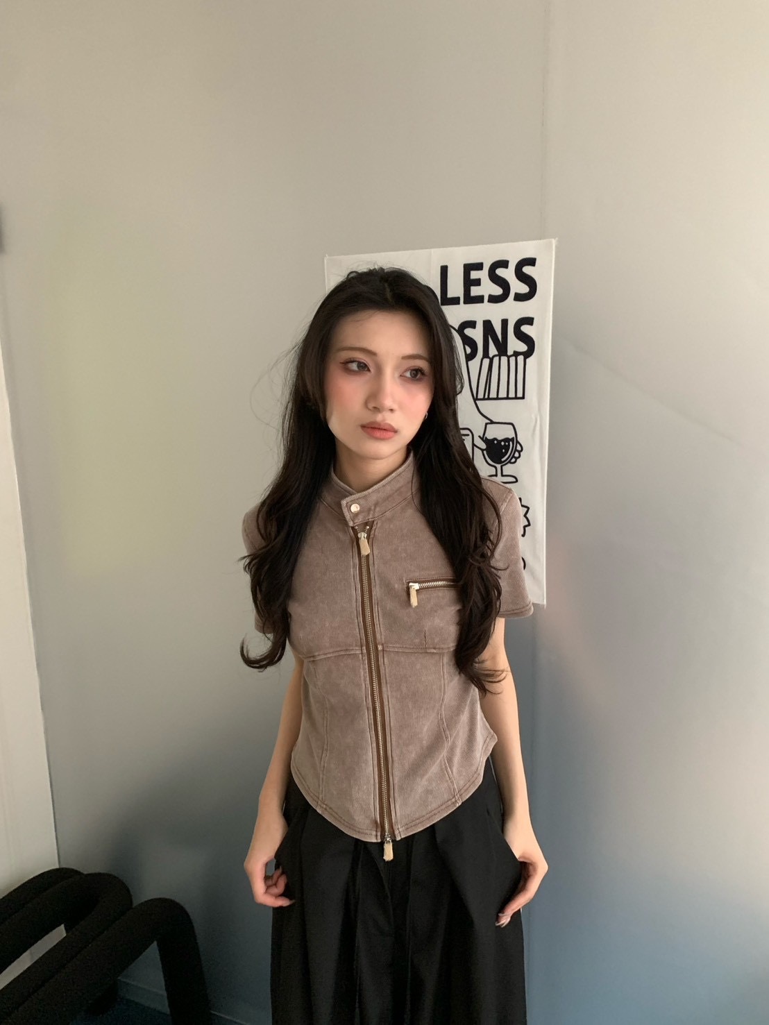 B145渲染拉鏈立領釦上衣