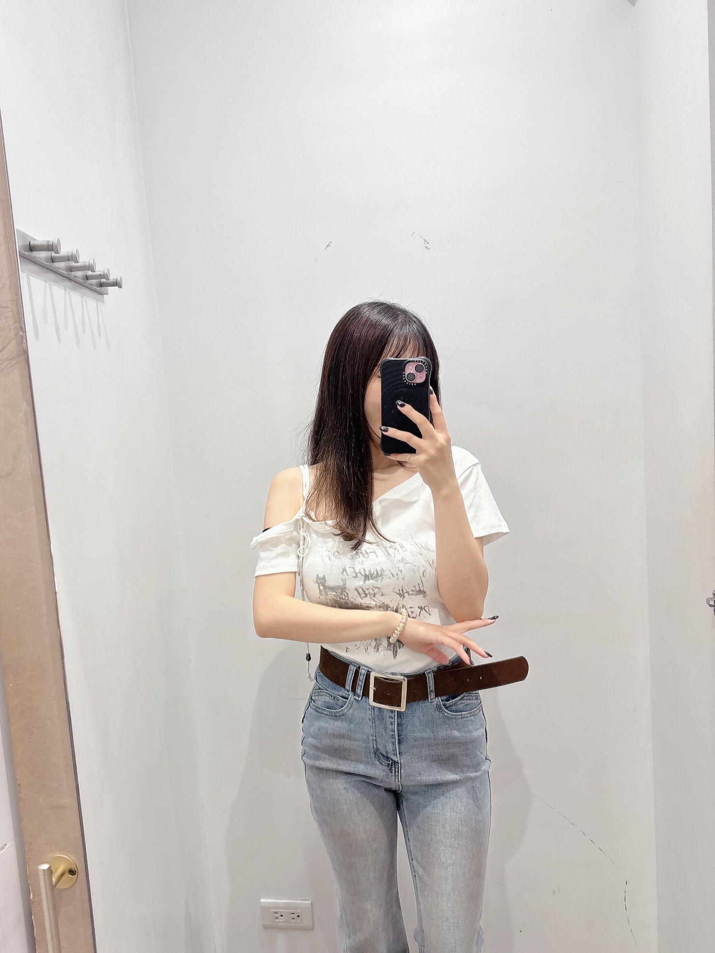 造型一字領上衣