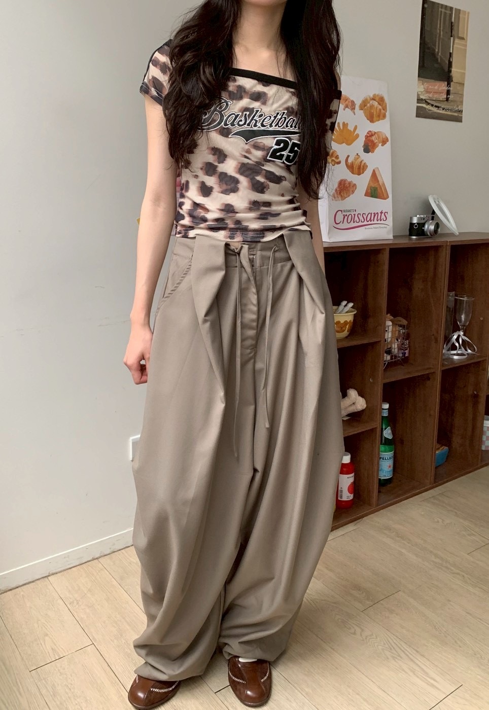 B147抗皺傘兵西裝彎刀褲