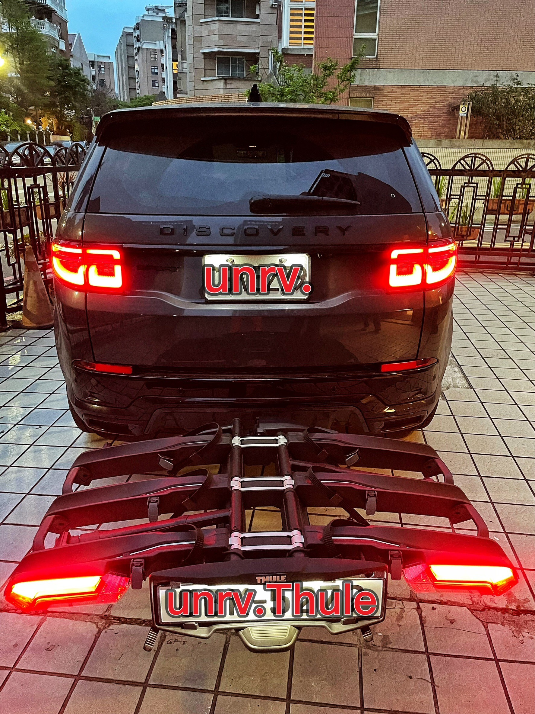LAND ROVER- DISCOVERY SPORT-THULE Epos 3台份後拖單車架 實車安裝-unrv. 台灣專業安裝