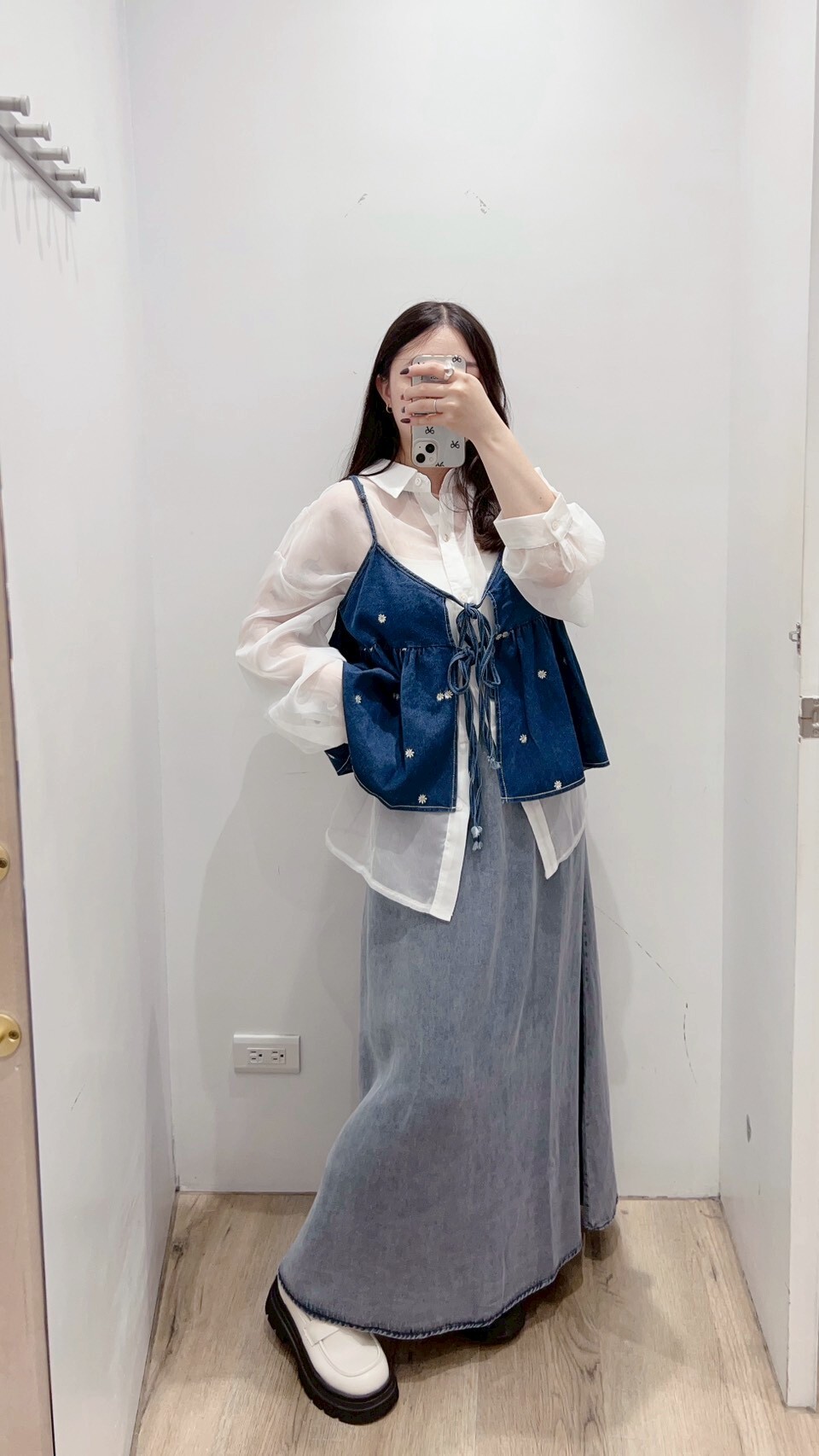 刺繡小花牛仔背心