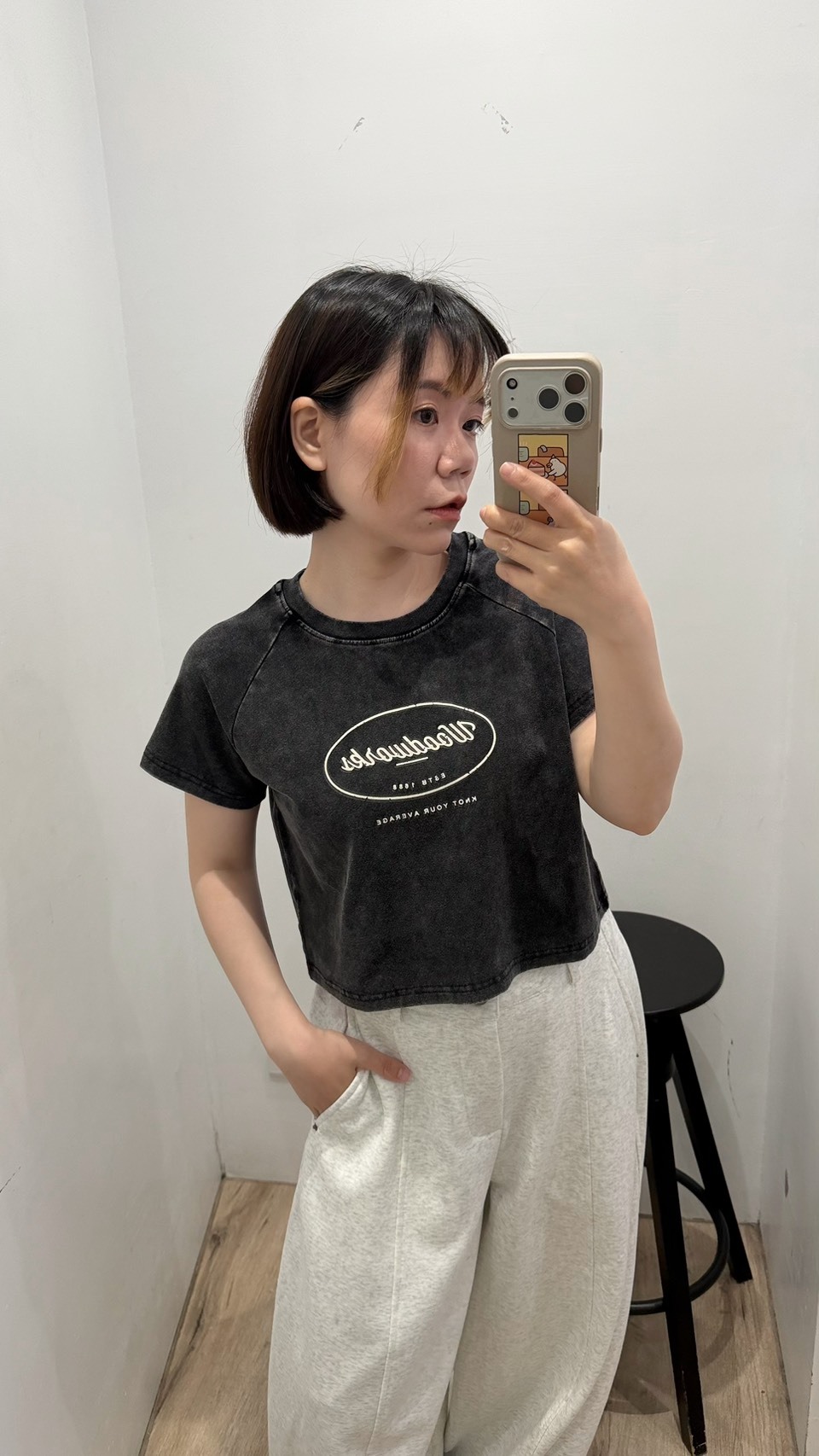 水洗英字短版上衣