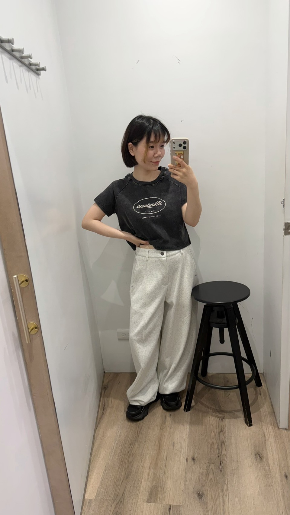 Washed English letter short top