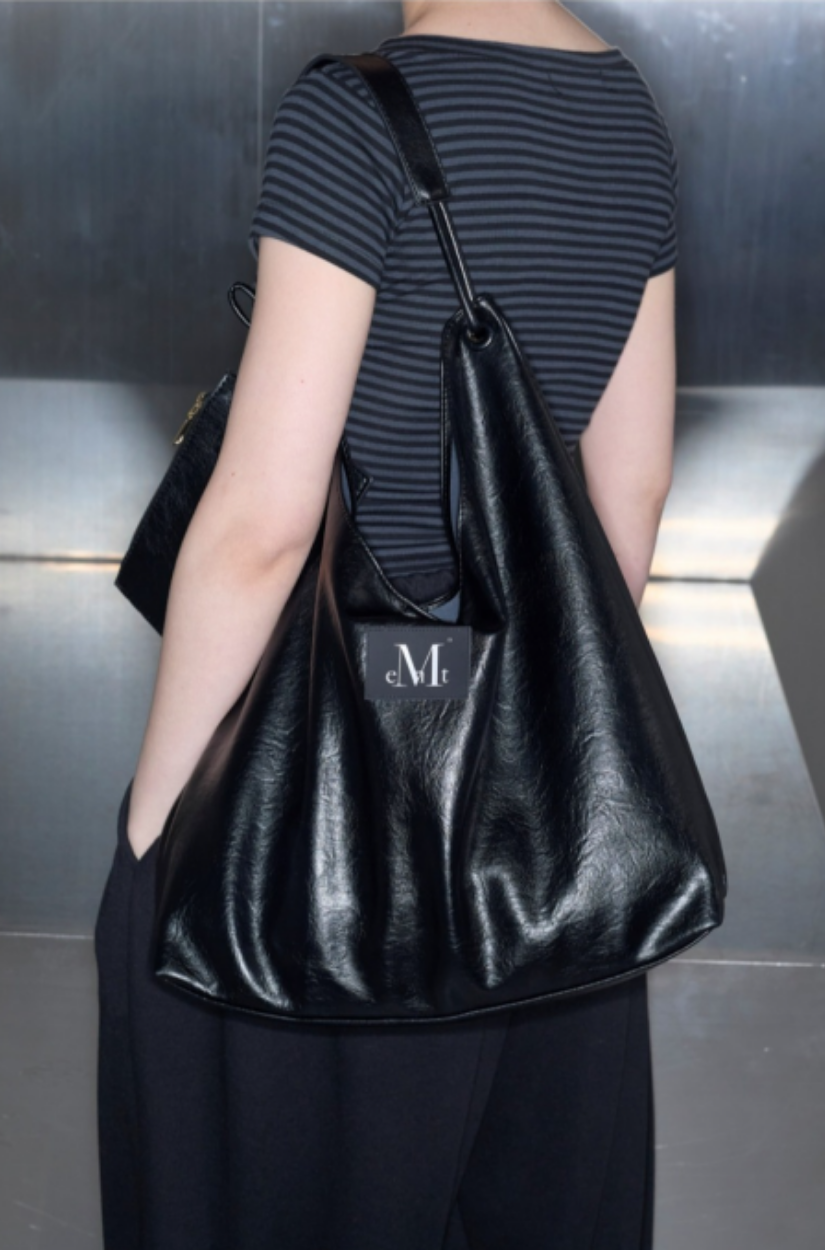 【 4/19收單 】MUCENT KAEZ 雙線孔眼皮革肩背包 (附贈迷你收納包) 韓國