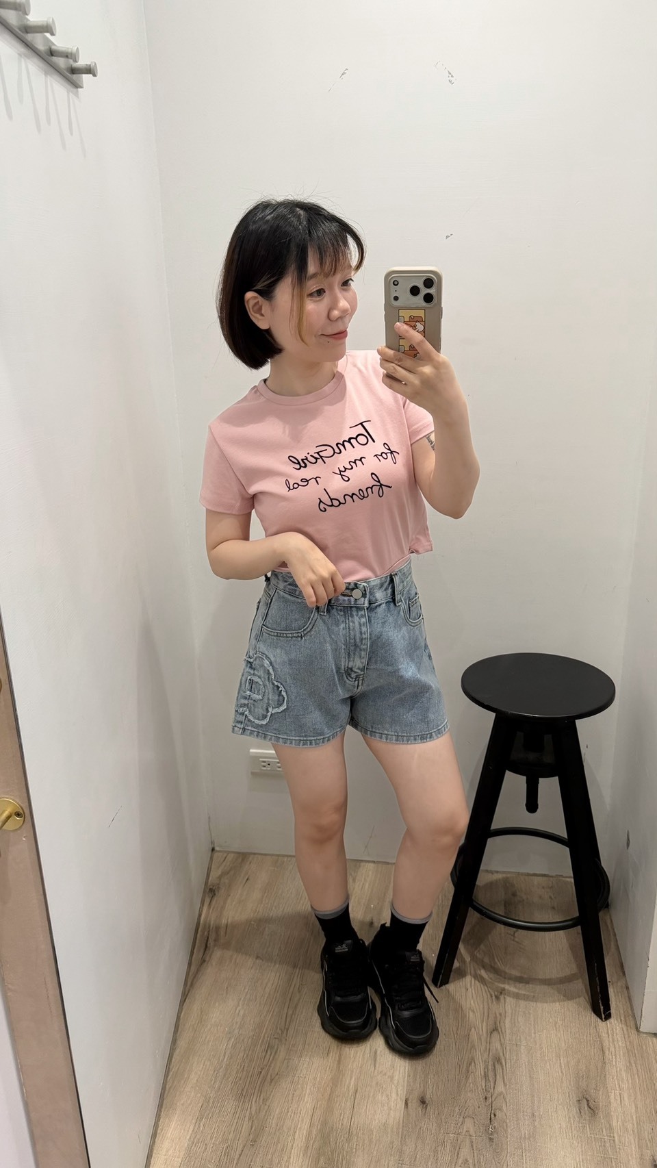 簡約絨感字母短T