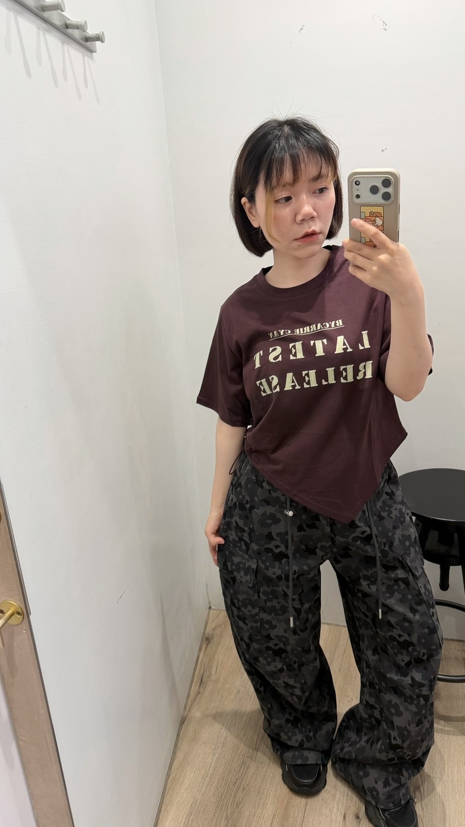 字母立體抽繩上衣