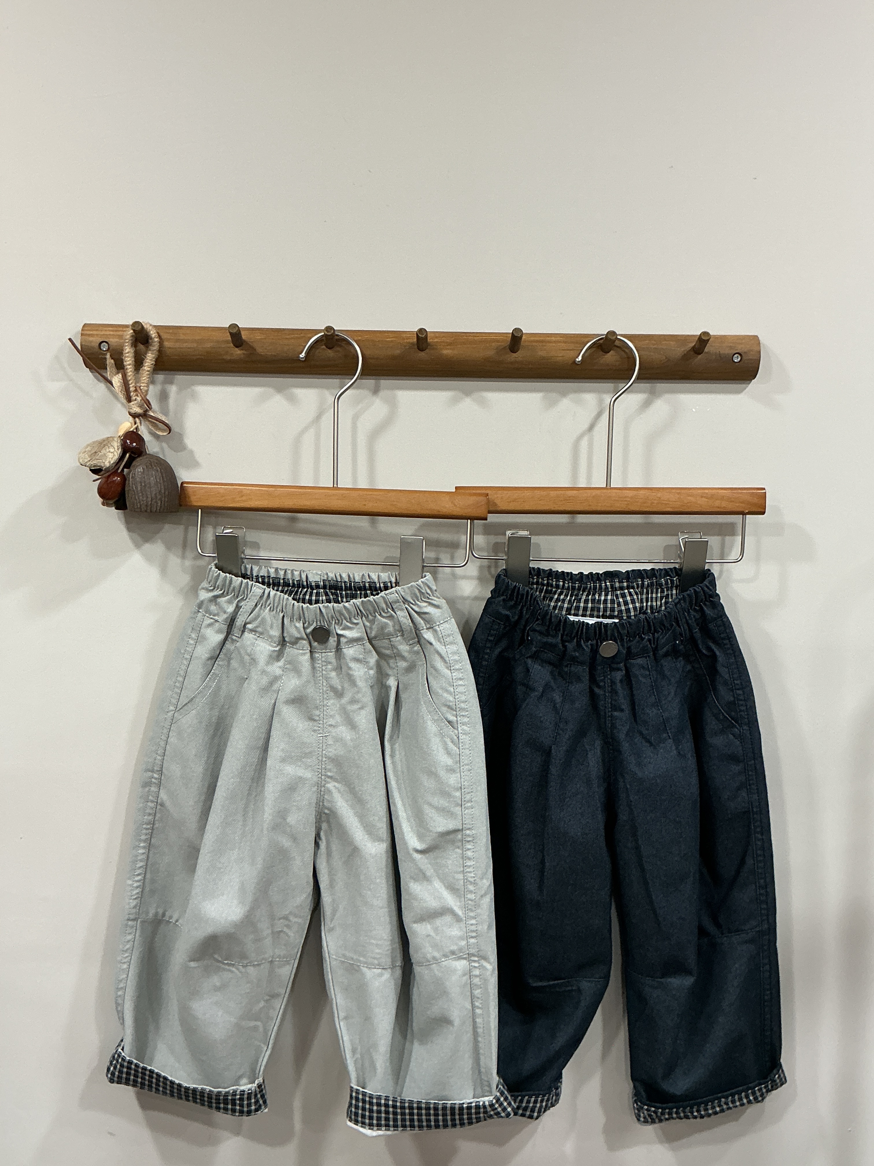 A04835反摺格紋繭形褲