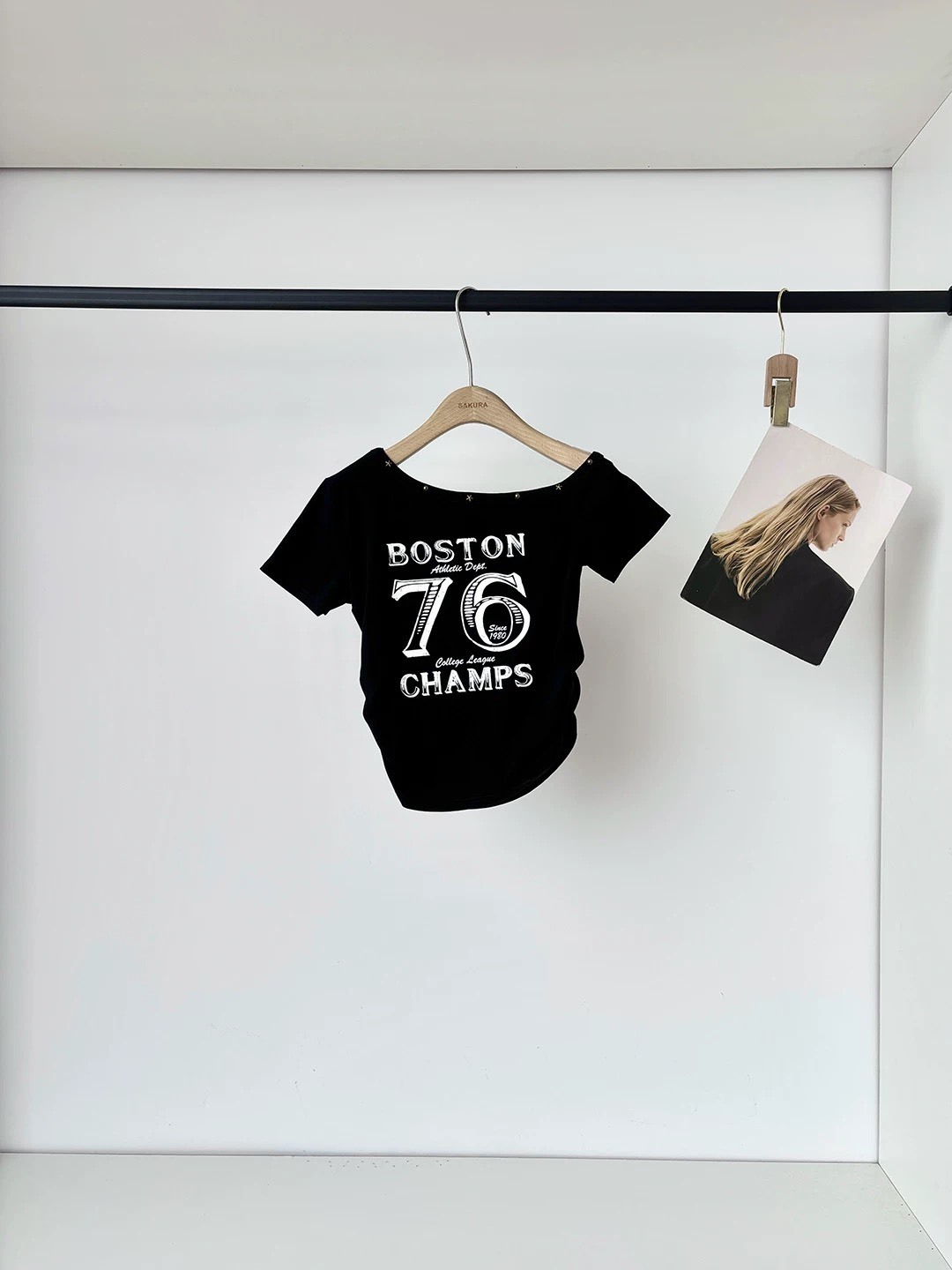 (GOAL)美式斜肩數字短版上衣 堡 8122