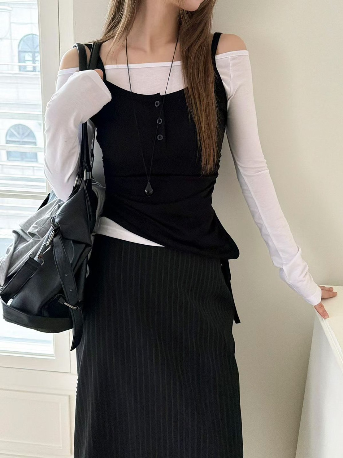 【4/10 - 4/12 週末優惠】正韓女裝 不對稱褶皺 紐扣露肩套裝