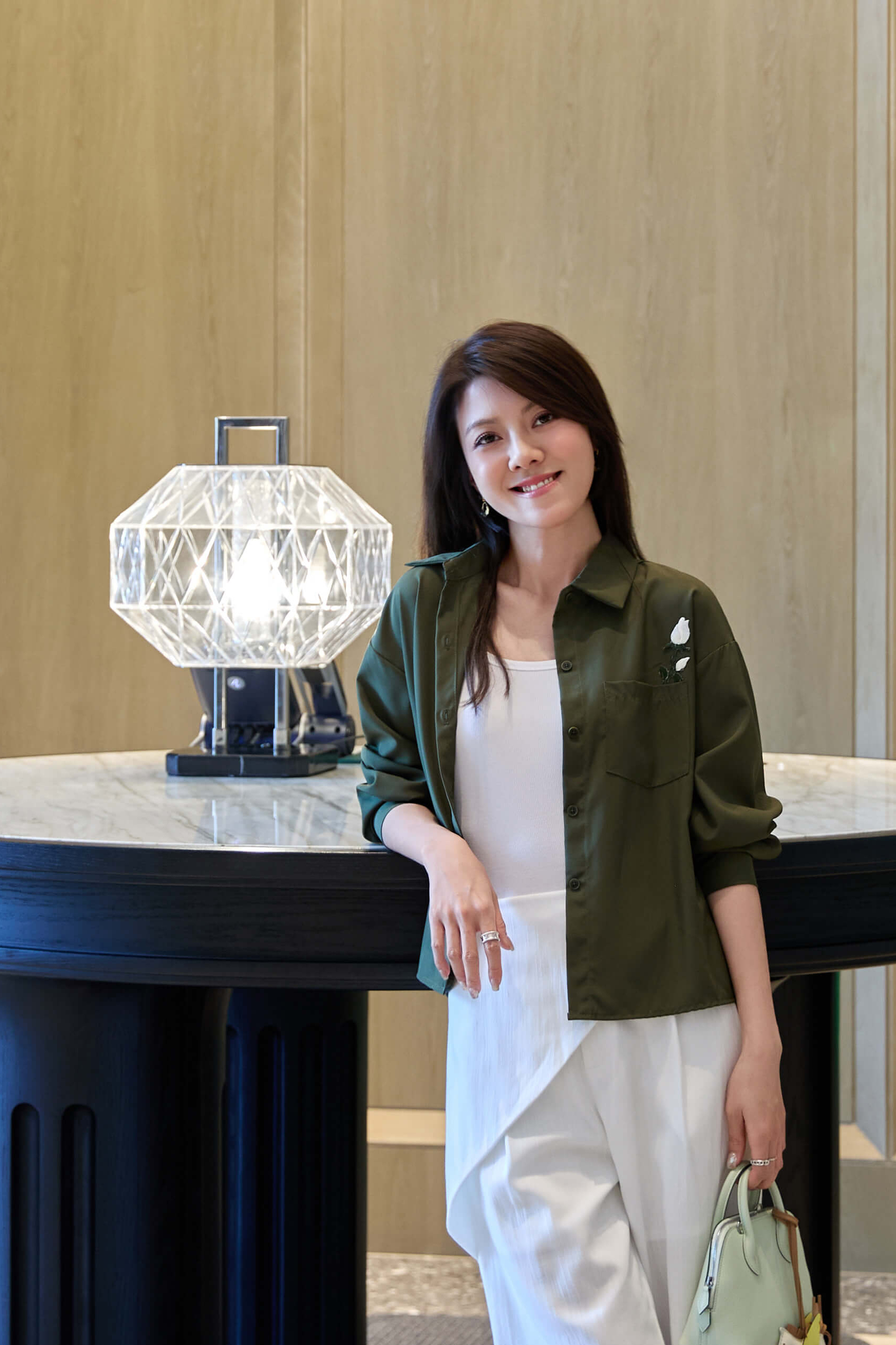 Relaxed Lightweight Shirt_SH264L06