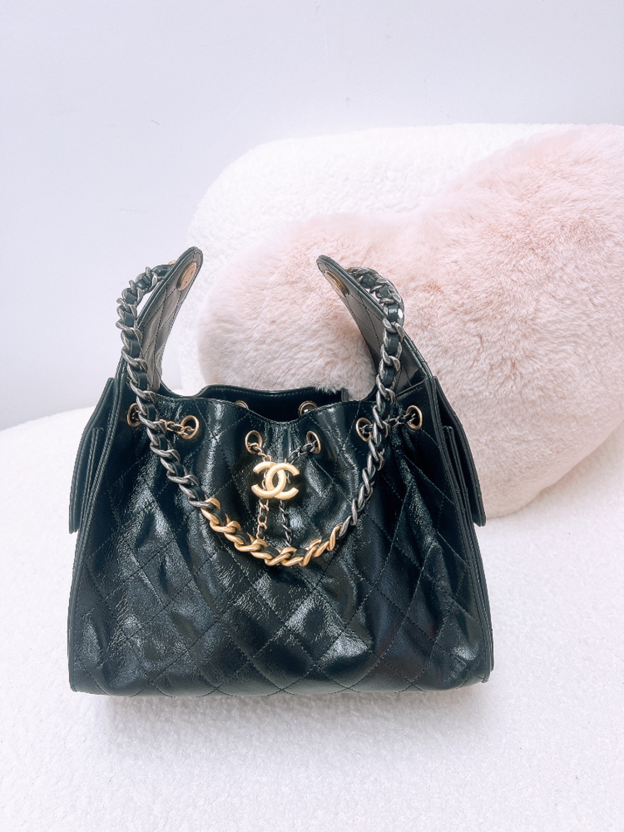 Chanel 25 small (black calskin/ silver gold)
