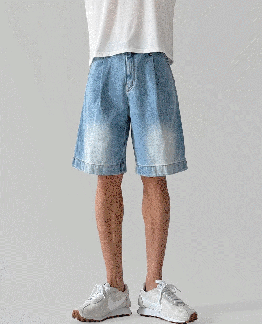 單褶百慕達牛仔短褲