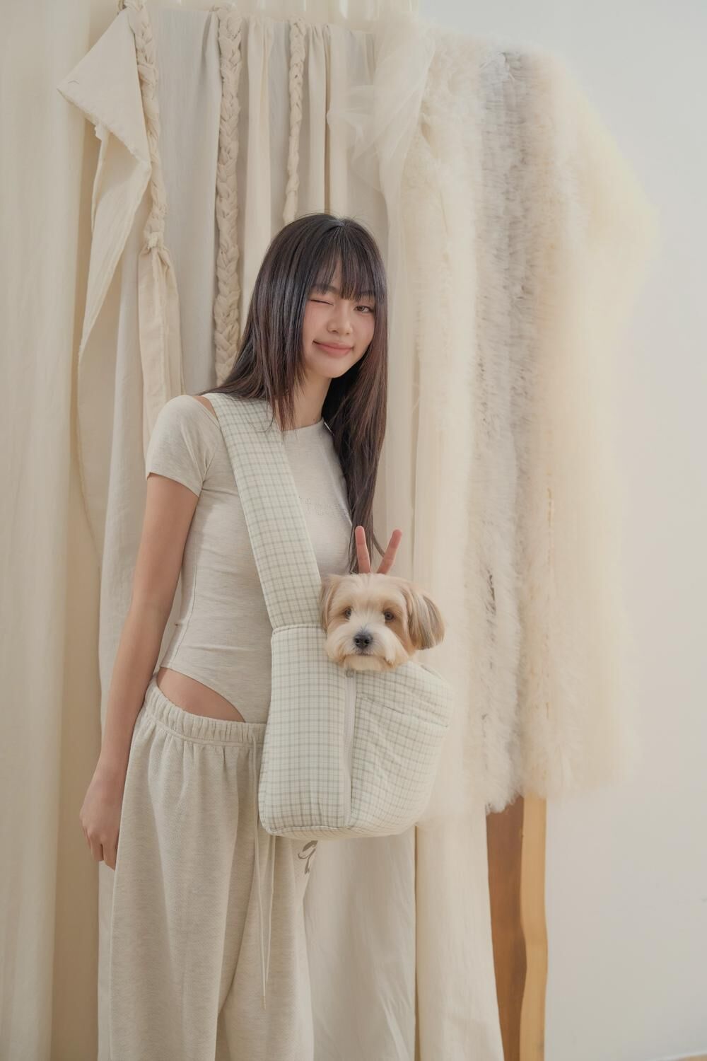 Aperty 潮流肩背袋鼠包＿Check Ivory