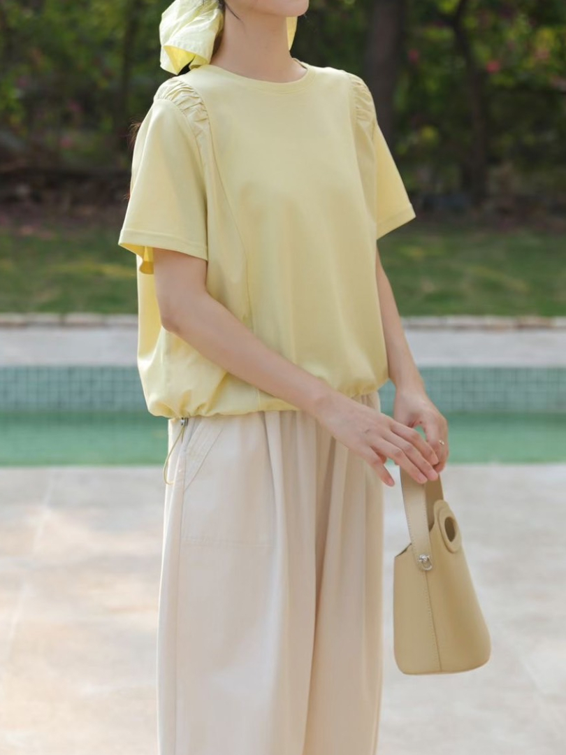 多了柔和層次感拼接抽繩上衣