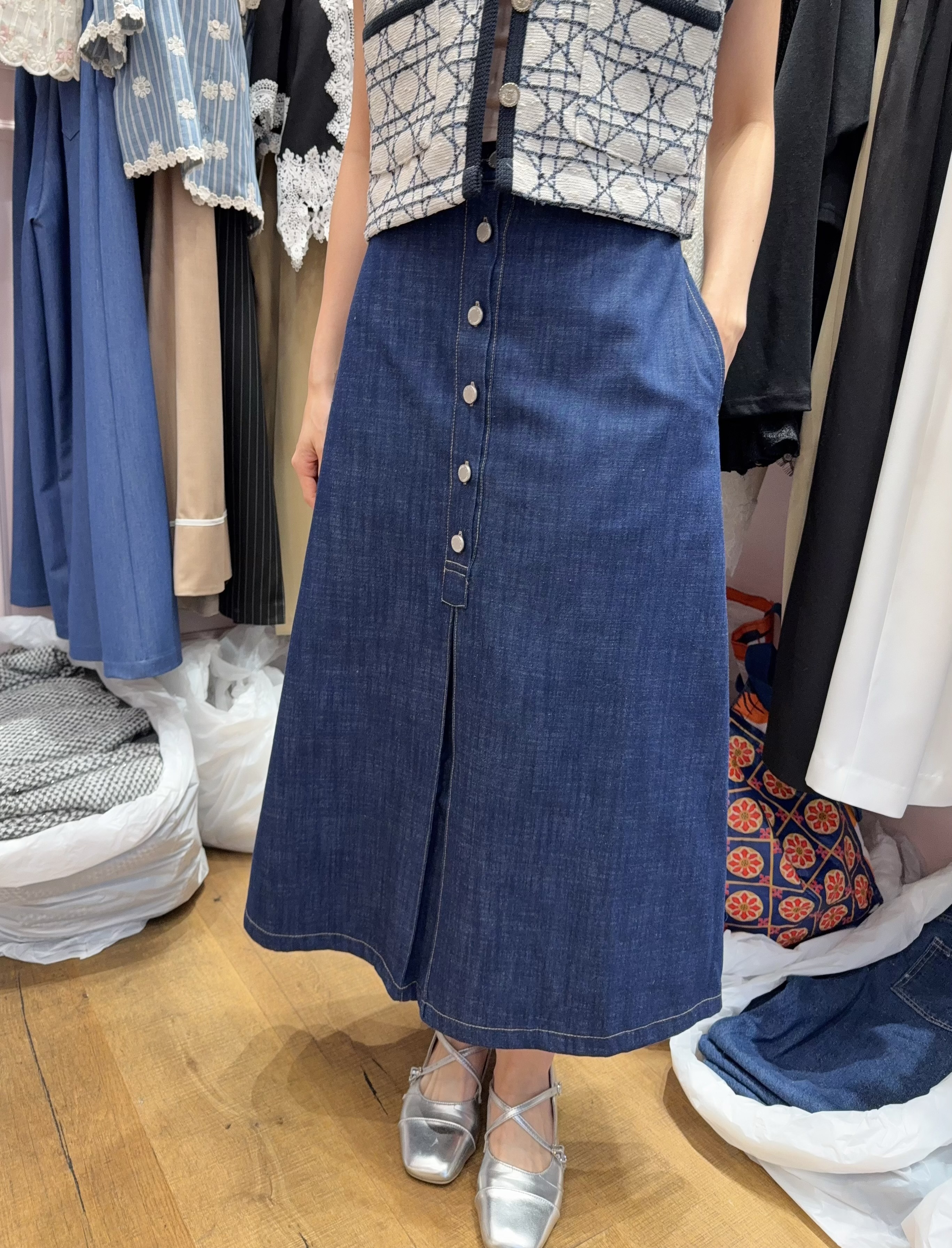 OT47  牛仔長裙 腰 25-32 HIP 42 長 34$529 (一口價)