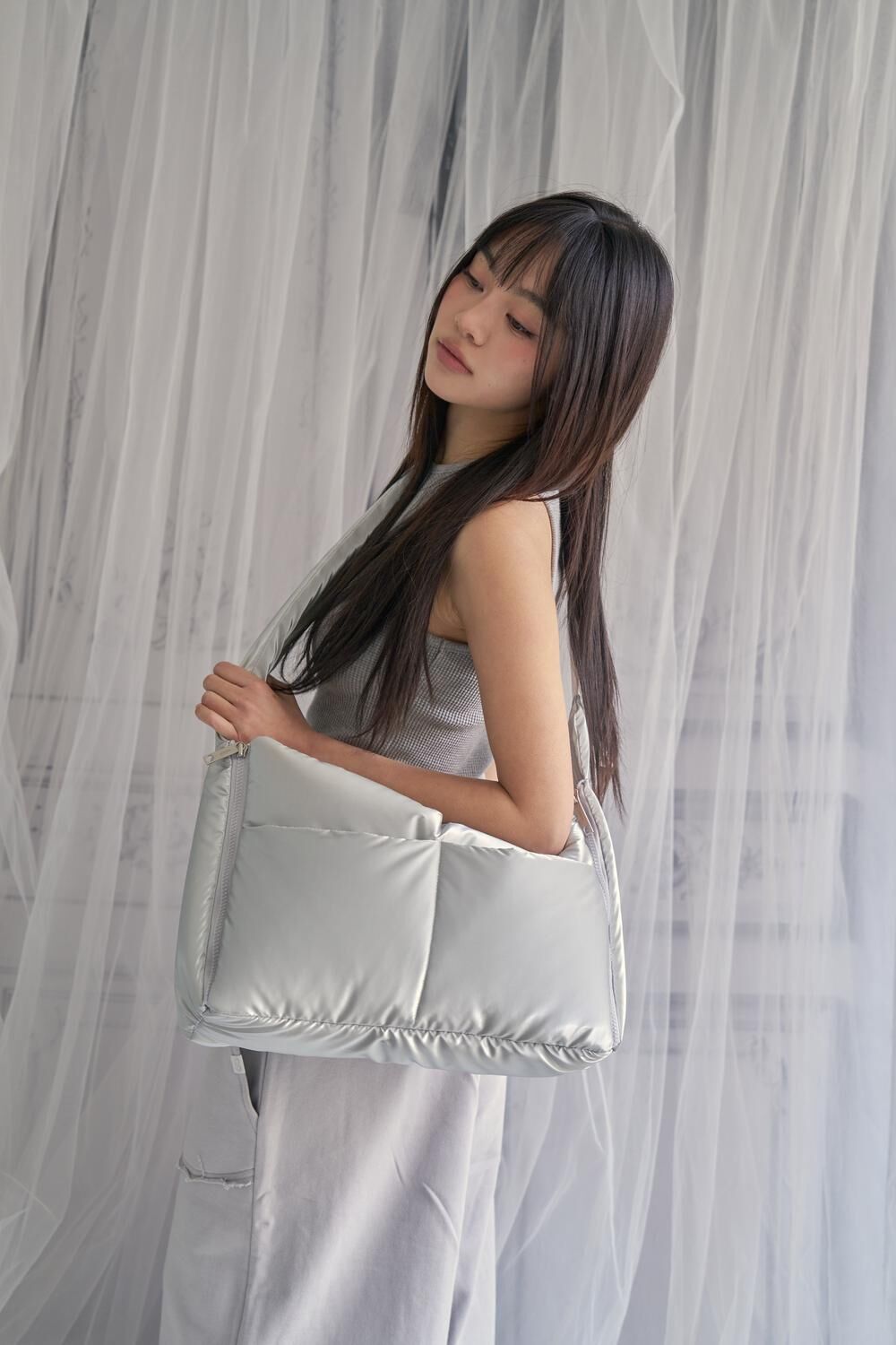 Aperty 潮流肩背袋鼠包＿Glossy Silver