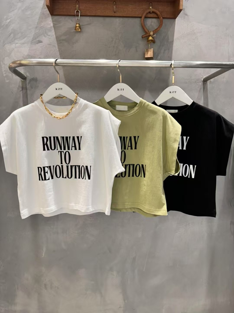韓系氣場字母短版款★Runway to Revolution短版棉T