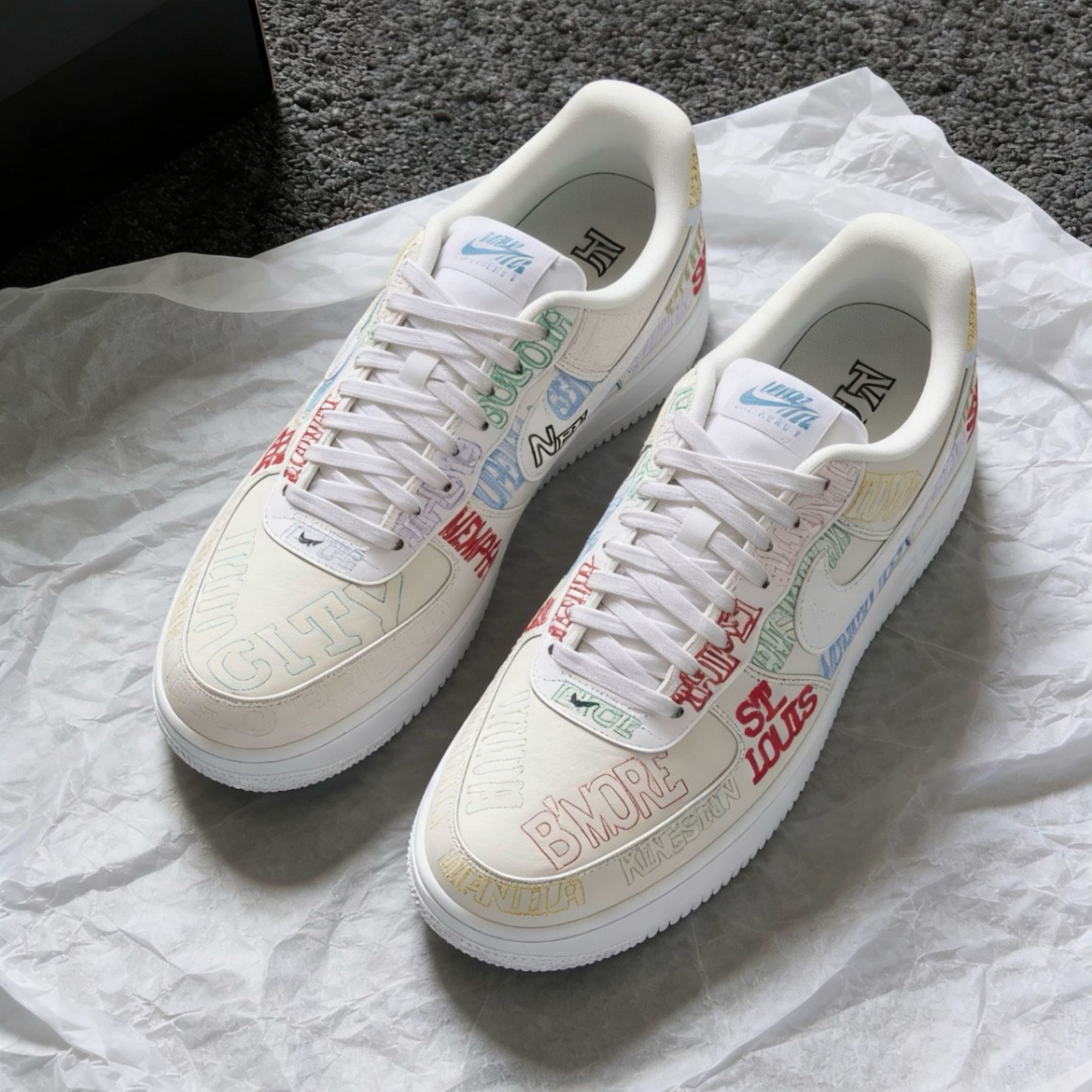 NICEDAY 代購 Nike Air Force 1 Low ''On Tour'' 白色 城市系列 塗鴉 小白鞋 II1549-100