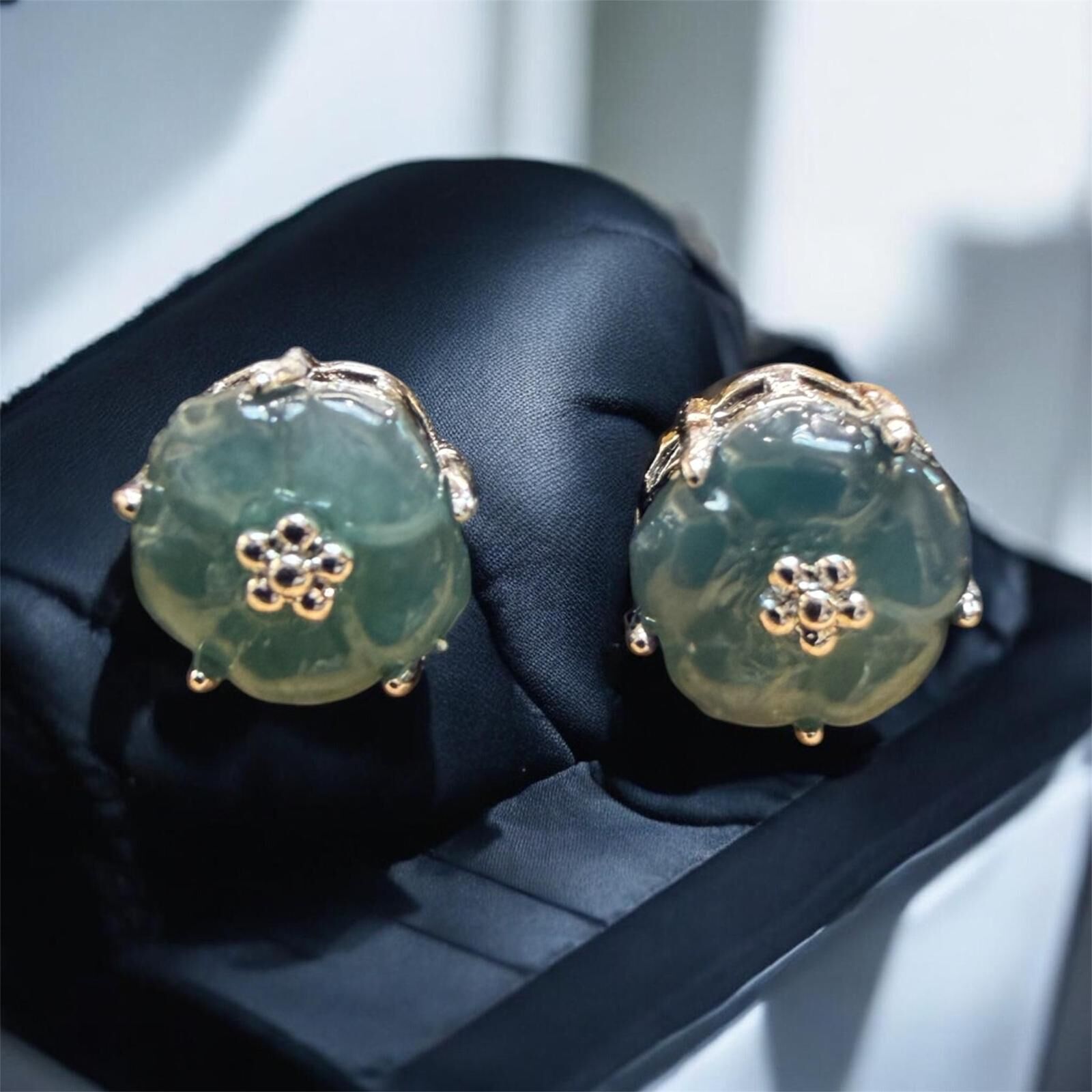 A8 緬甸天然翡翠 - 湖水綠花形耳釘耳環