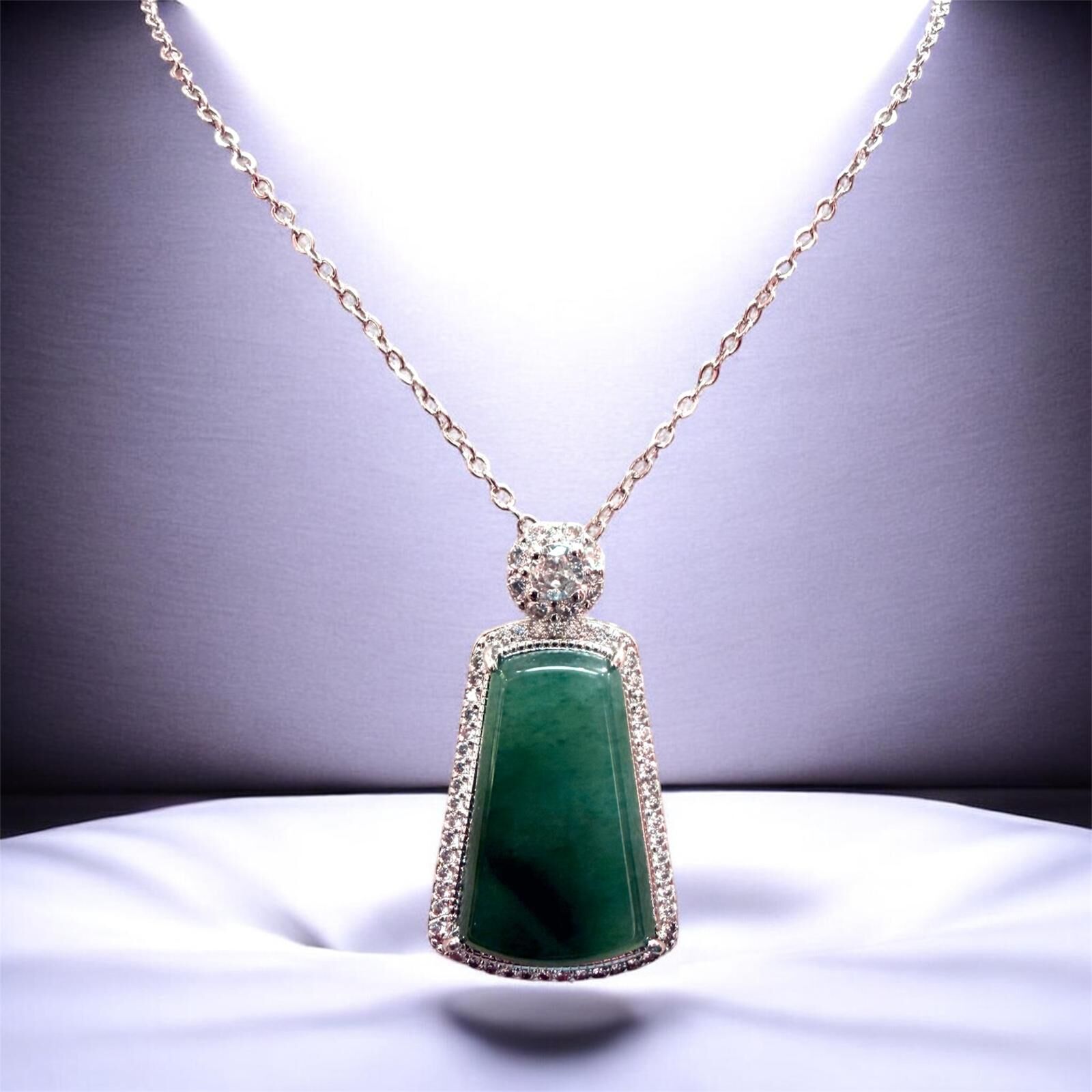 A10 緬甸天然翡翠 - 湖水綠無事牌吊墜 (送銀鏈)