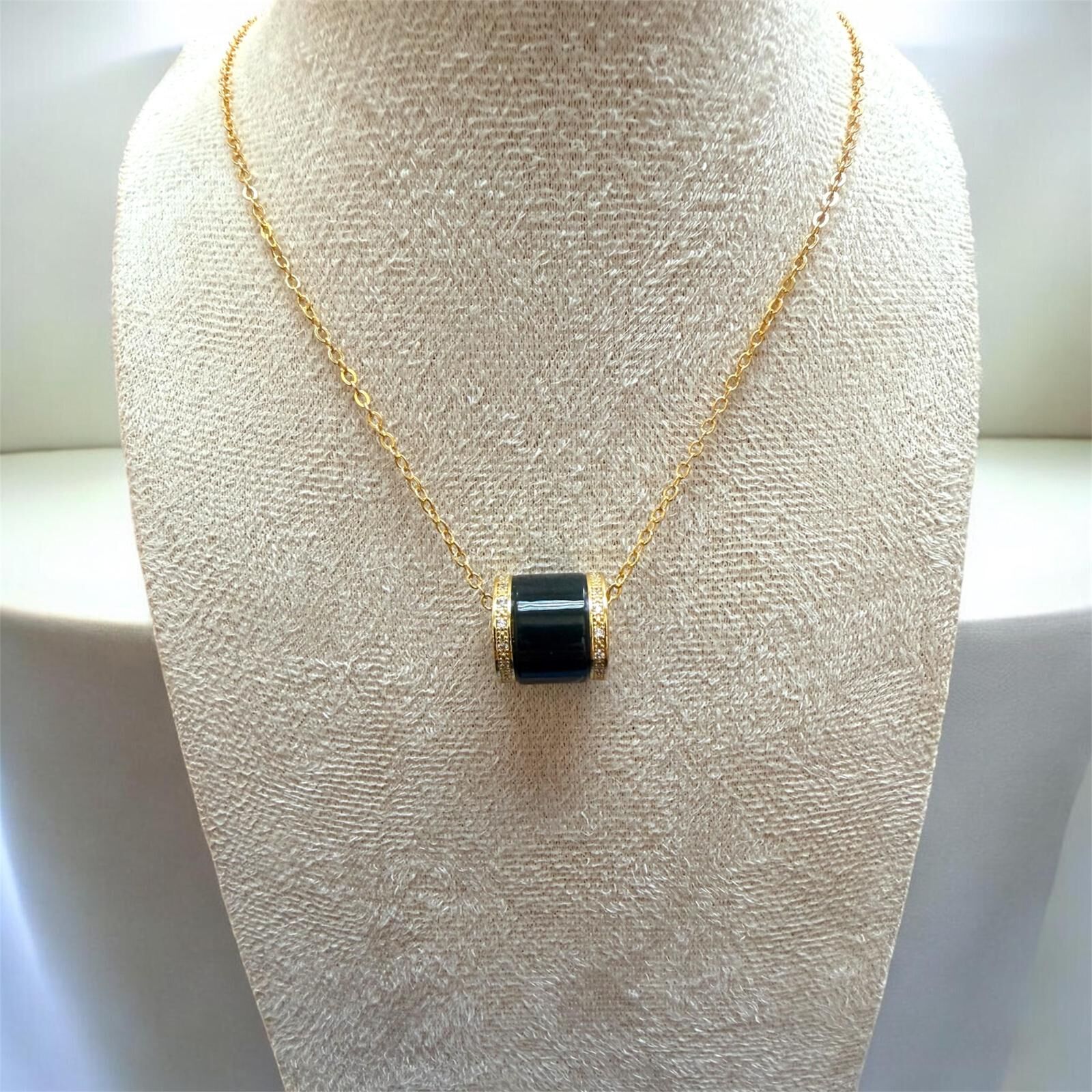 A11 和田墨玉路路通吊墜 (送銀鍍金鏈)