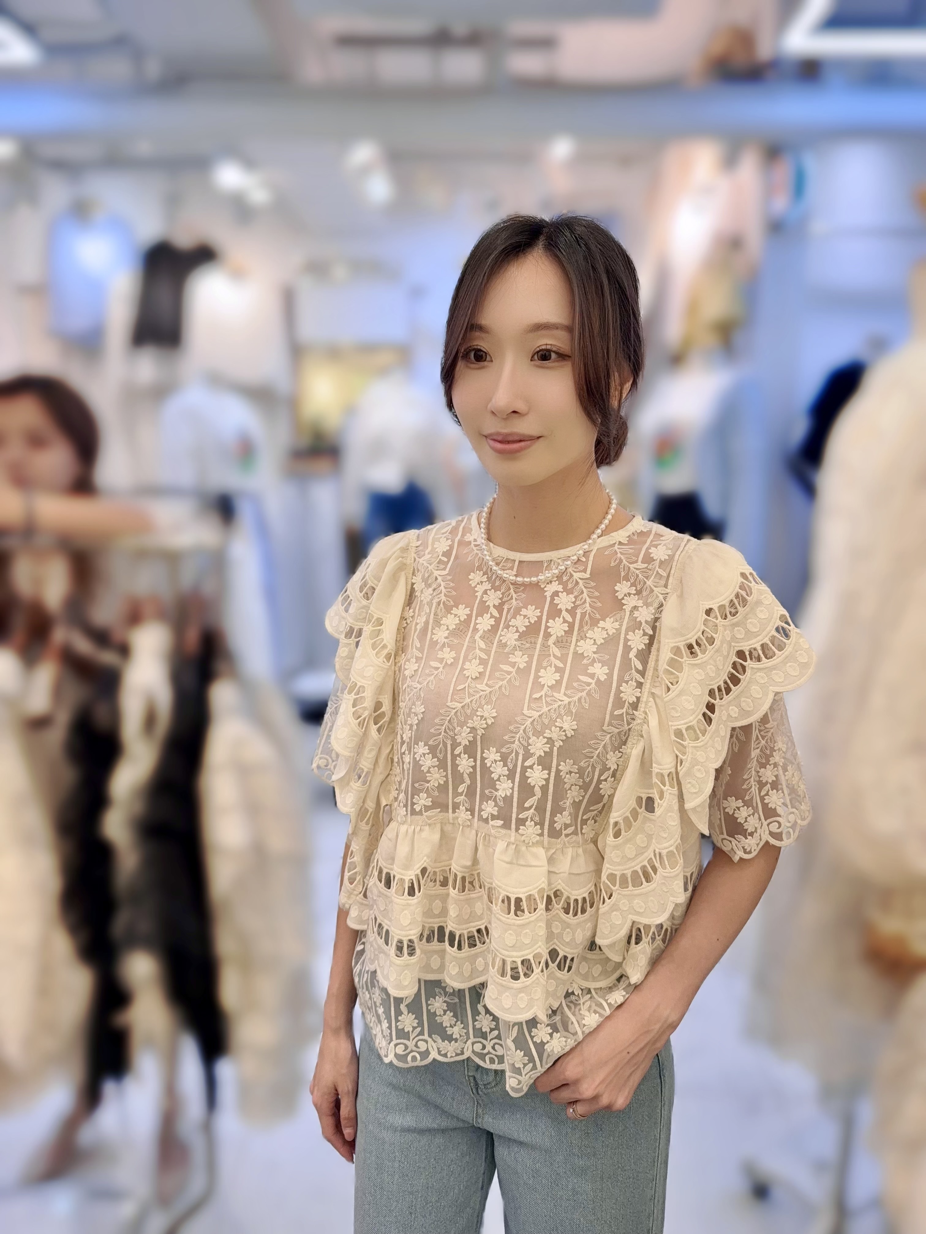 VT05 米杏lace  胸  40  長23    $569 (一口價)