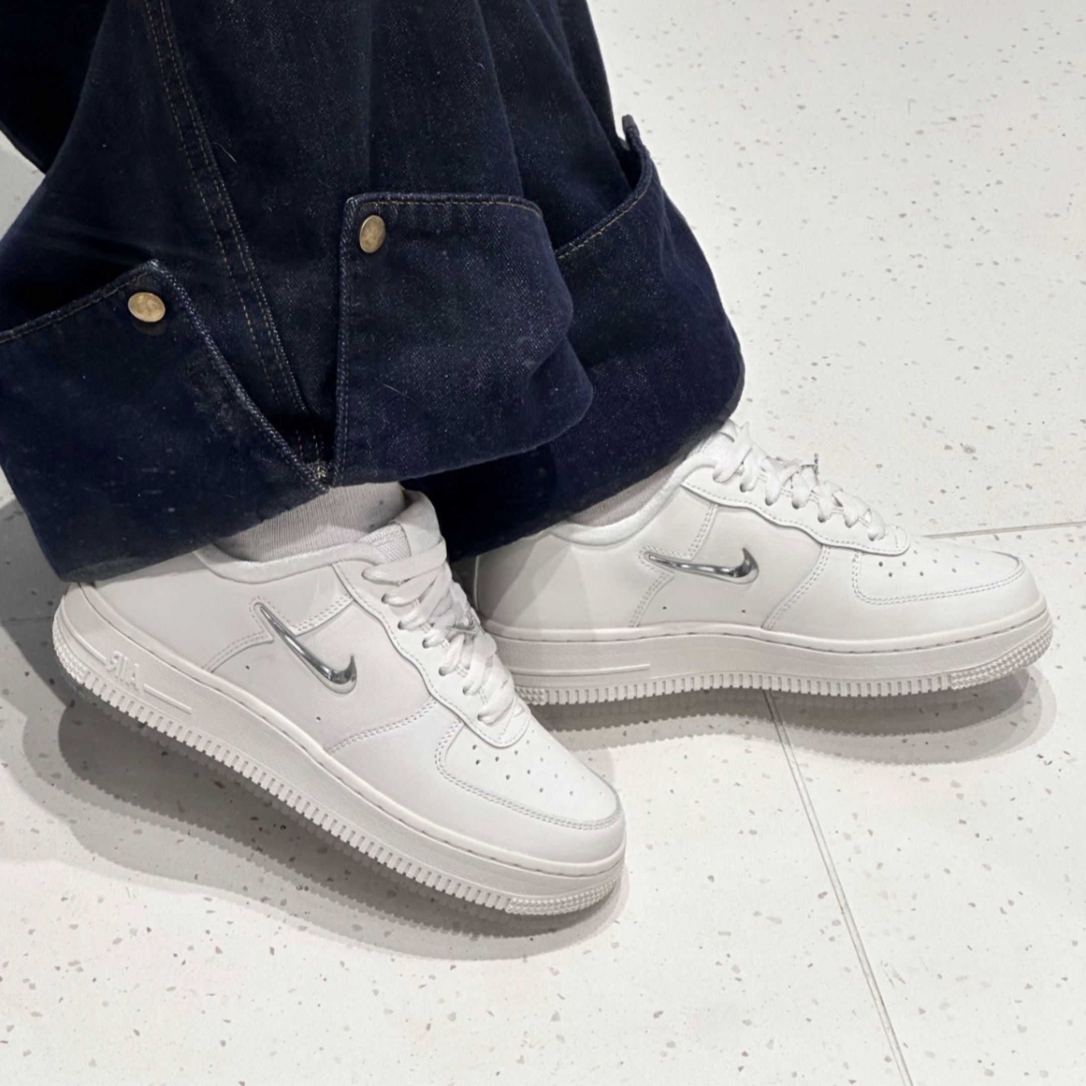NICEDAY 代購 Nike Air Force 1 '07 銀白 立體 AF1 質感 小勾 IU7558-030
