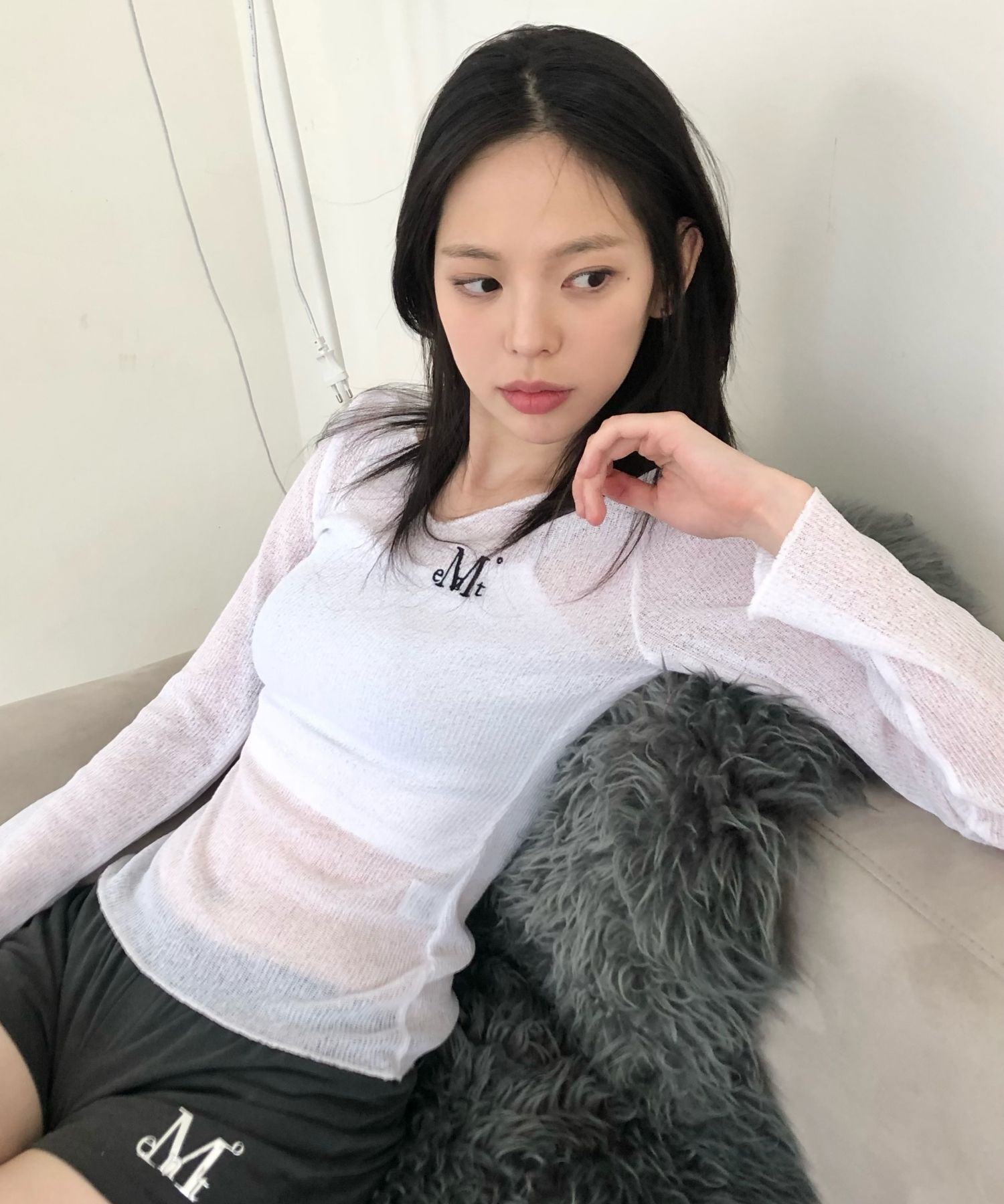 MUCENT 鏤空透膚V領針織衫 P0000BBX