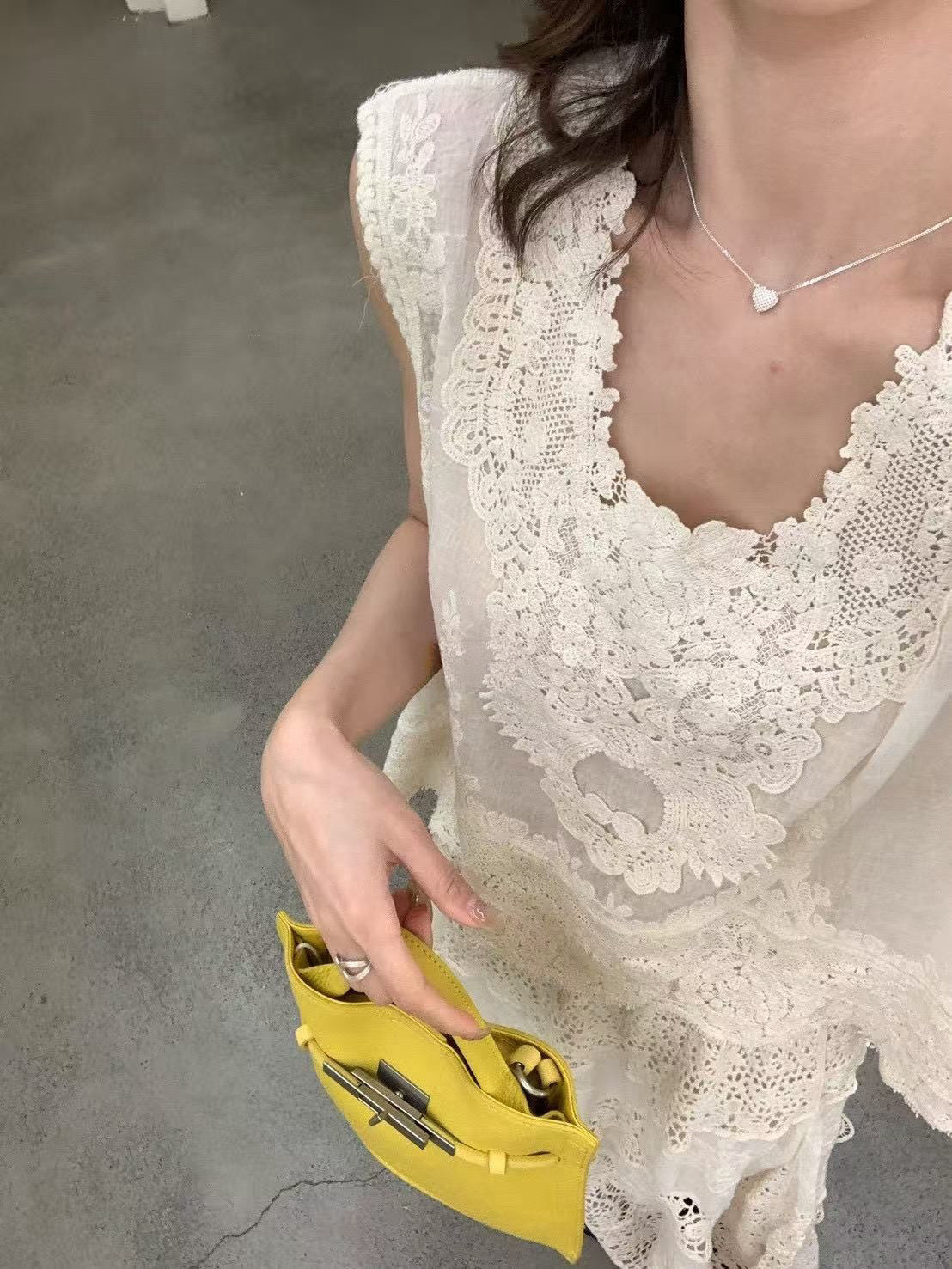 803 度假感緹花蕾絲背心