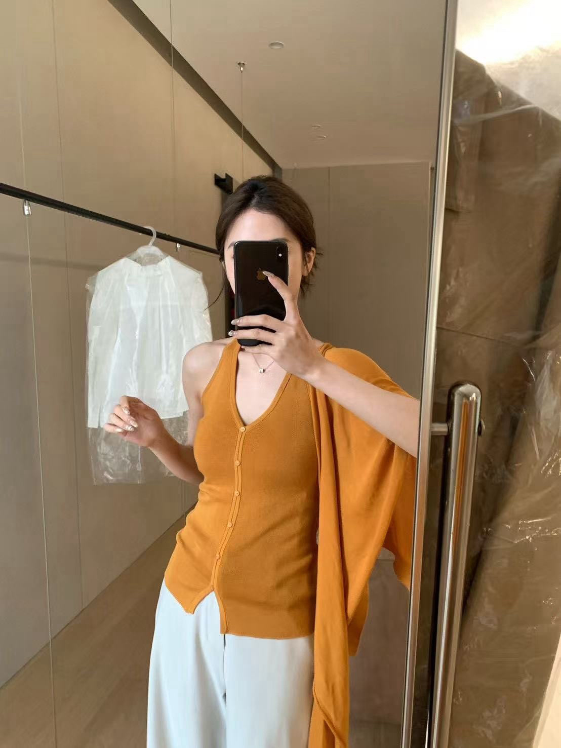 081 純色掛脖排釦背心