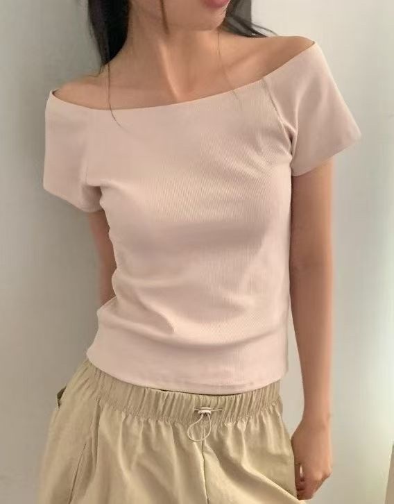 070 正韓純色一字領露肩上衣