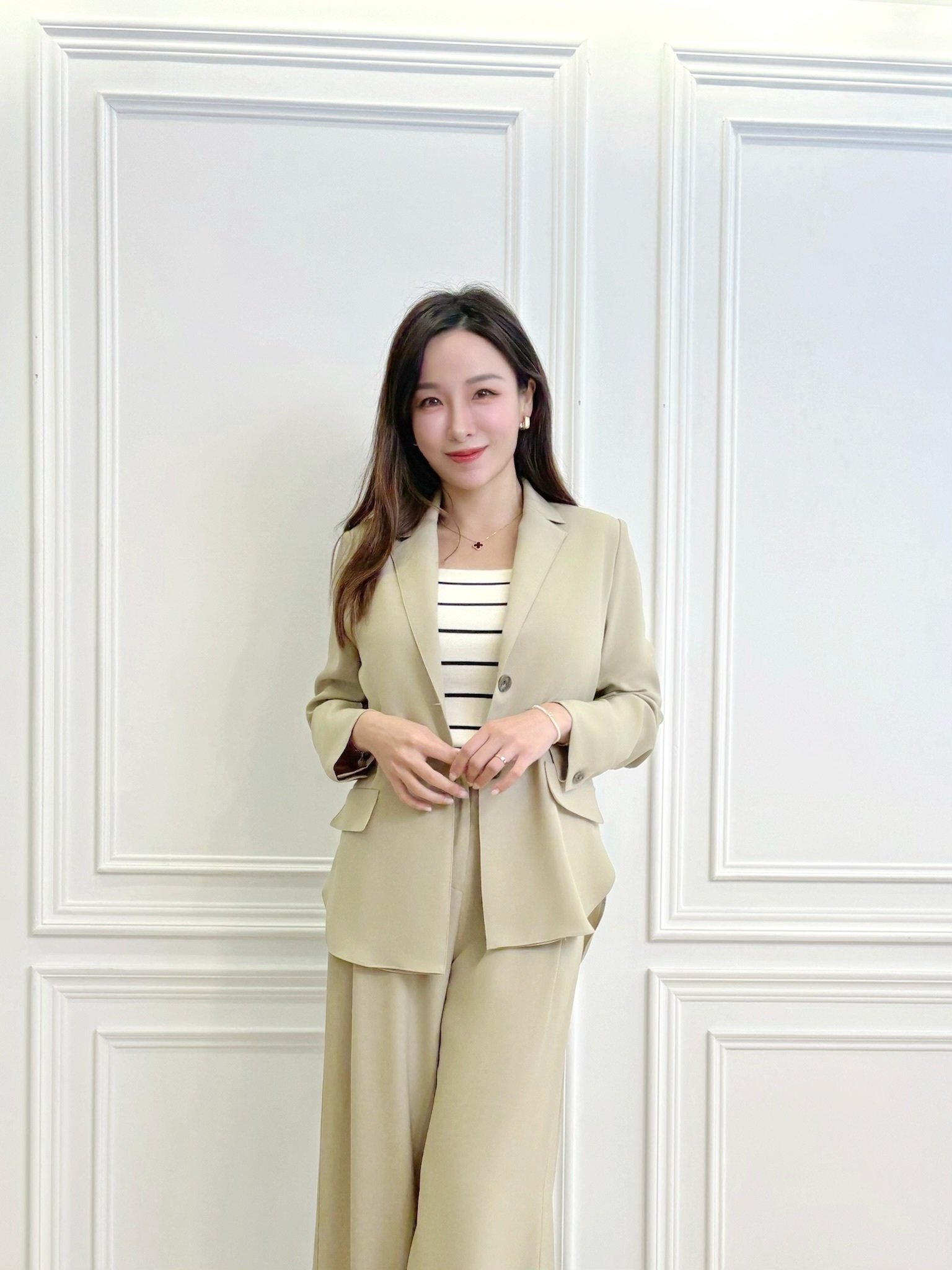 輕盈柔滑西裝外套