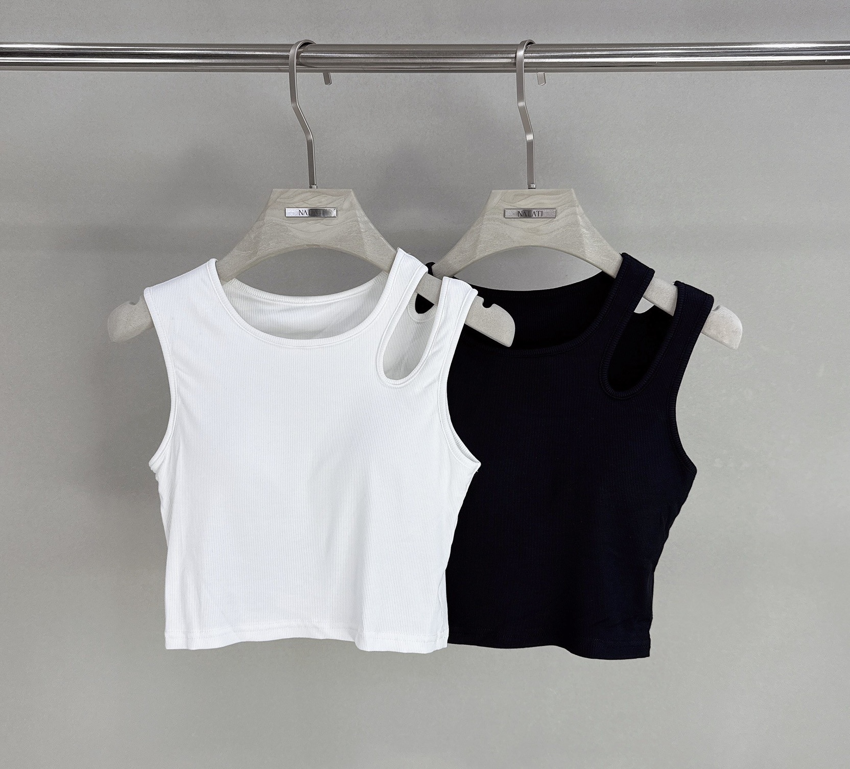 單肩挖洞簍空罩杯背心